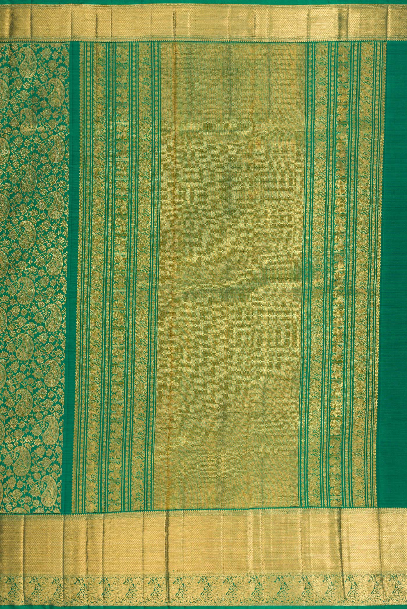 Close up image of the pallu of Bottle Green Kanchipuram Silk Saree with Zari Brocade on the body and Zari Border. 