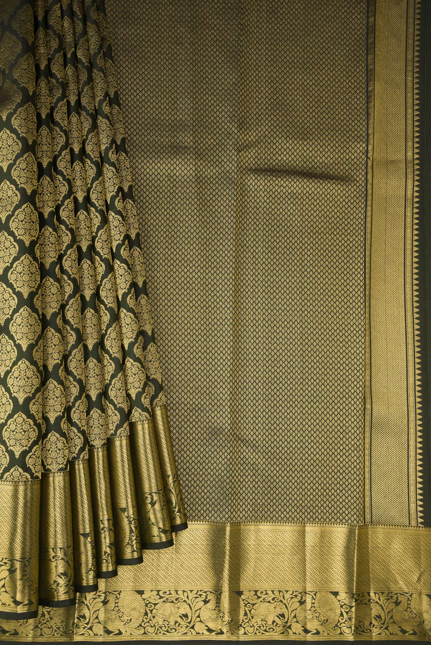 Pleats and pallu of Bottle Green Kanchipuram Silk Saree with Zari Brocade on the body and Zari Border. 
