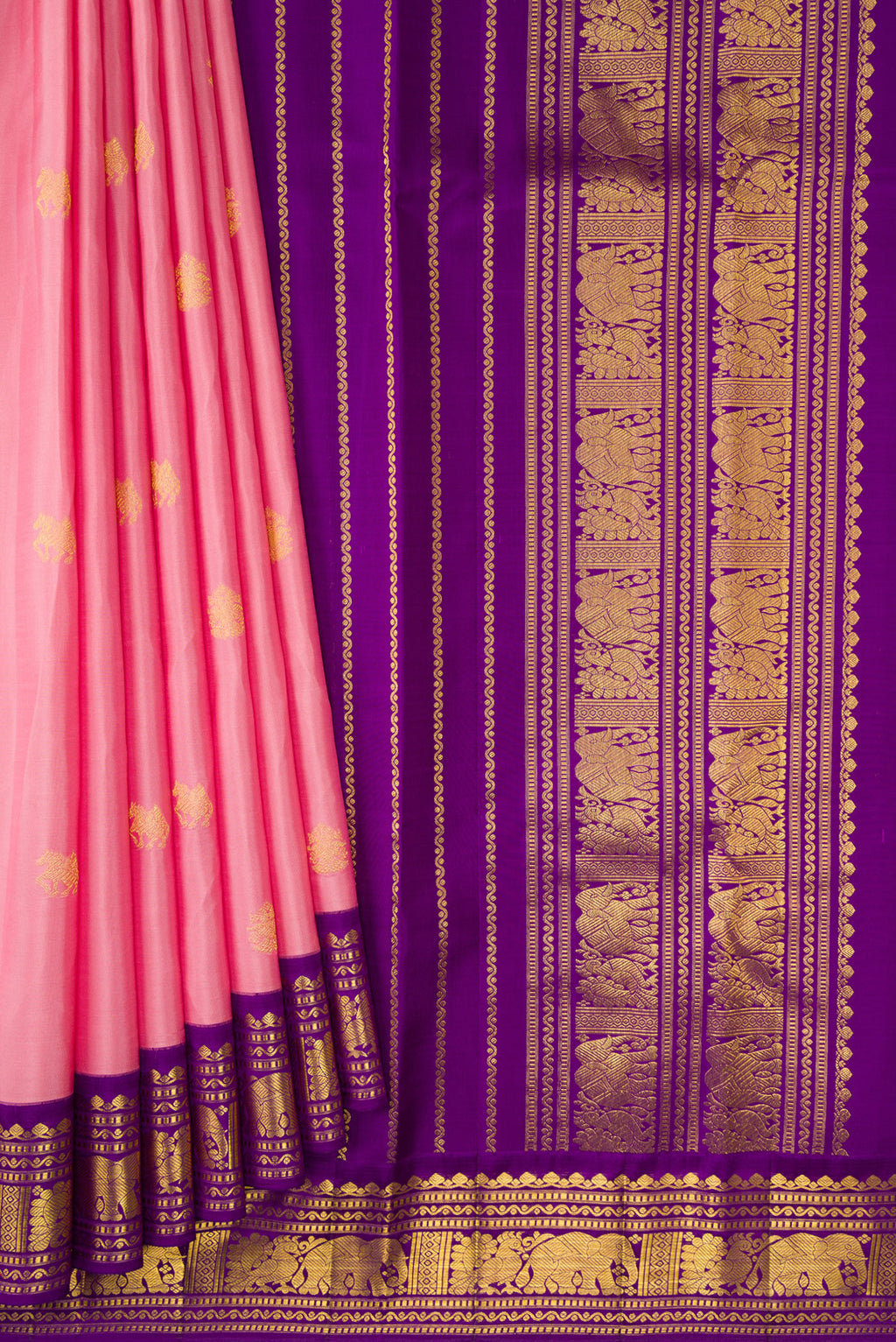 Pleats and pallu of Pink Dual Tone Kanchipuram Silk Saree with Zari Butta on the body and Zari Border. 
