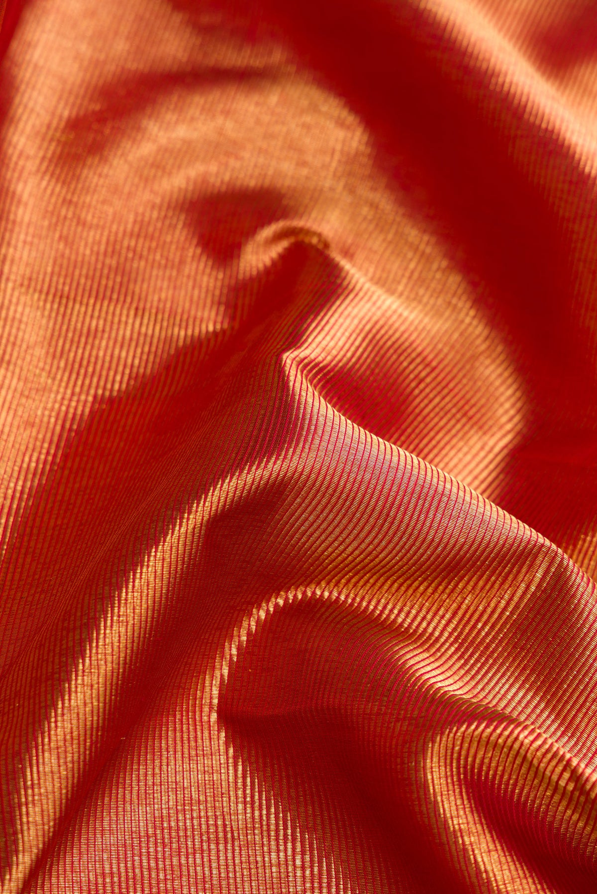 Close up of Dark Pink Dual Tone Kanjivaram Silk Saree with Zari Brocade on the body and Fancy Border.  displaying folds