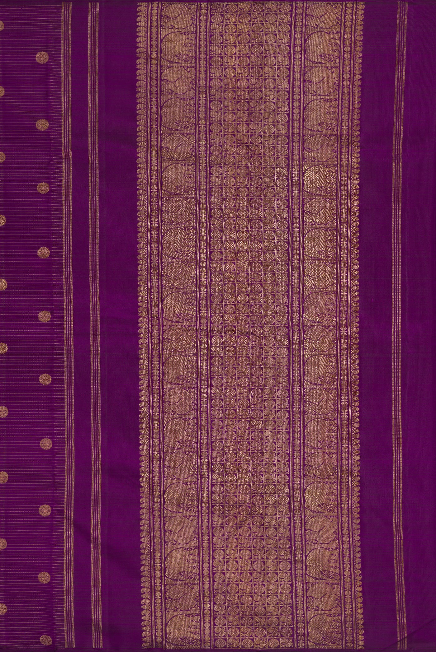 Close up image of the pallu of Pure Silk Pure Zari Purple Dual Tone Kanchipuram Saree with Zari Butta on the body and Without Border. 