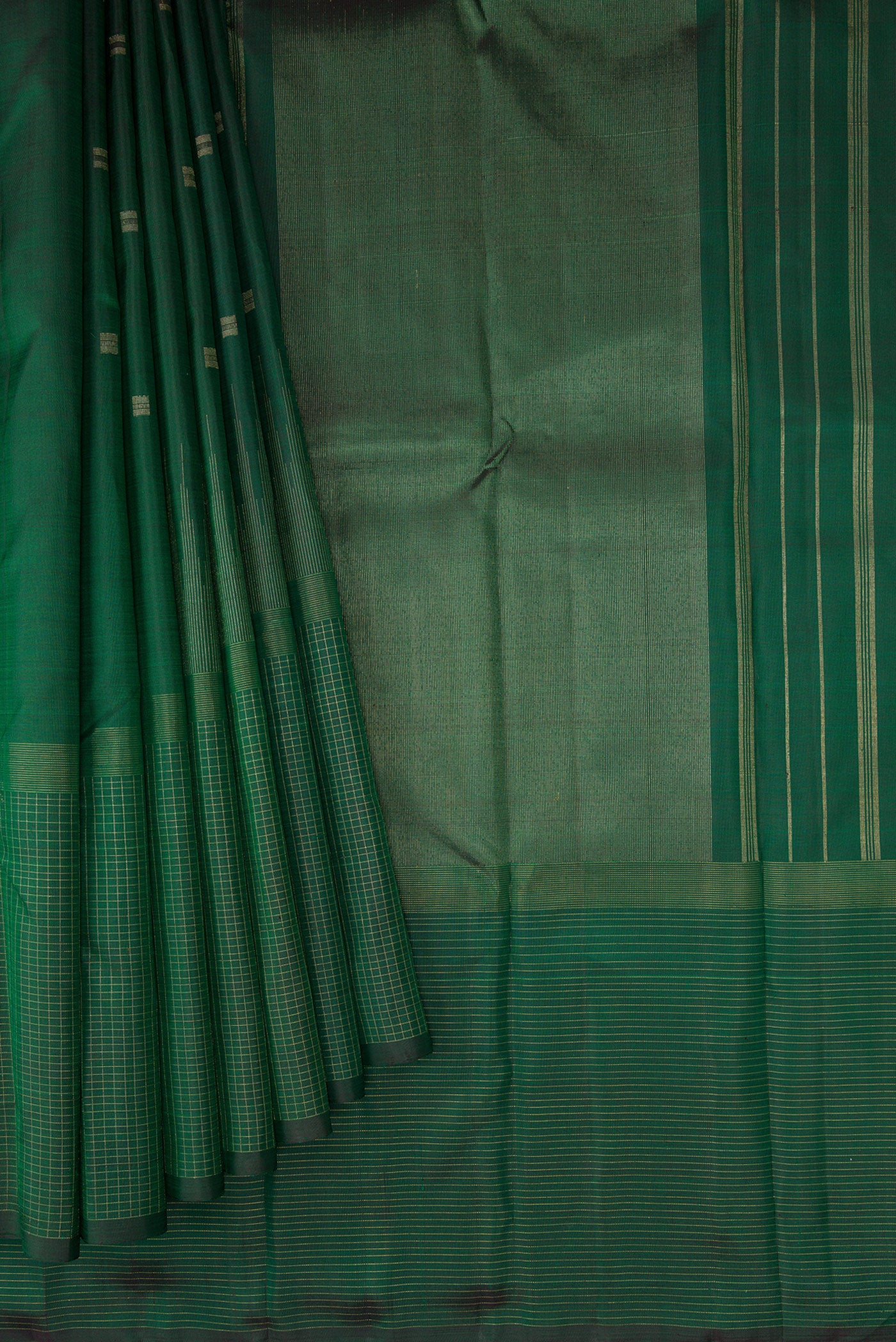 Pleats and pallu of Pure Silk Pure Zari Bottle Green Dual Tone Kanchipuram Saree with Zari Butta on the body and Fancy Border. 