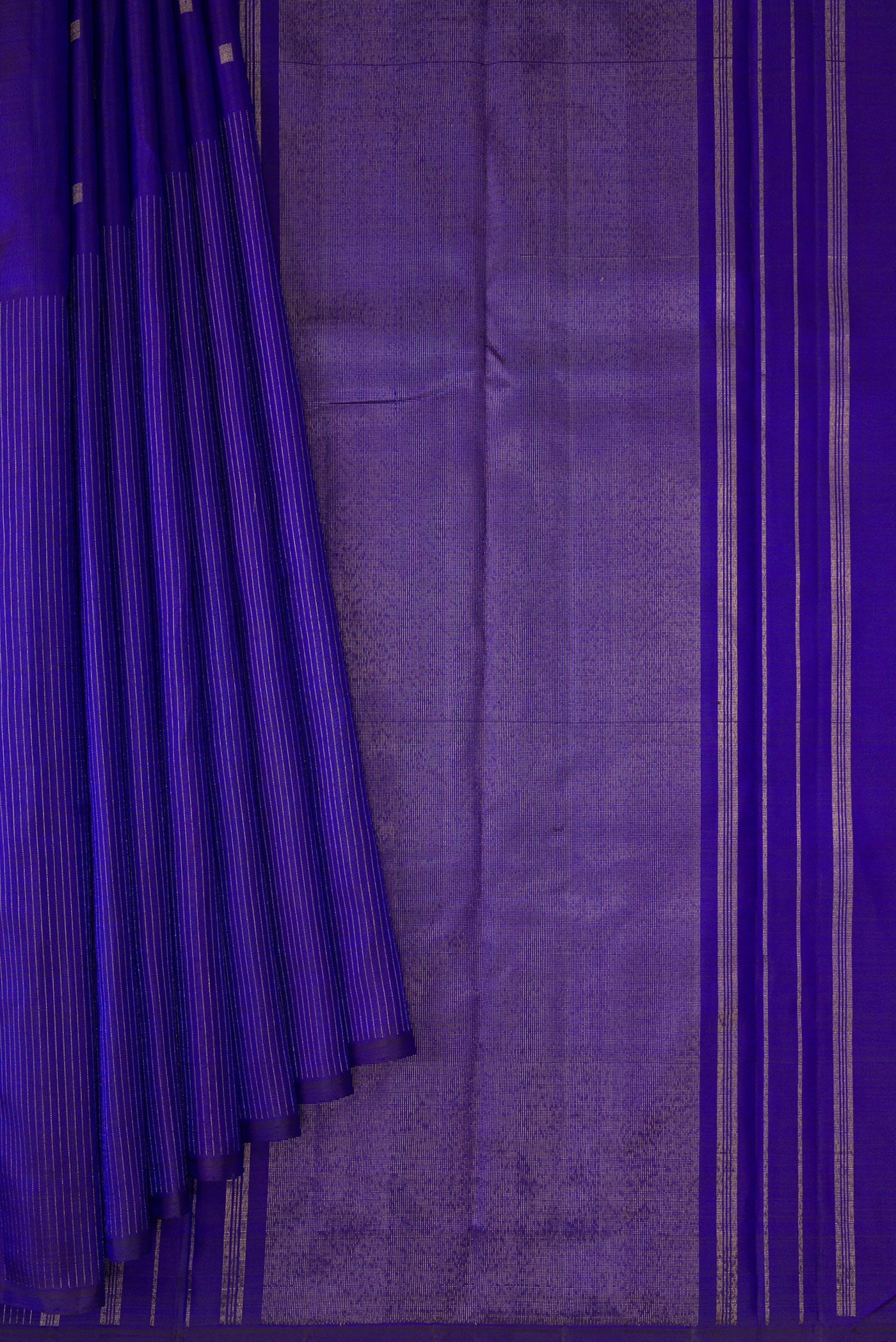 Pleats and pallu of Pure Silk Pure Zari Royal Blue Dual Tone Kanchipuram Saree with Half And Half on the body and Without Border. 