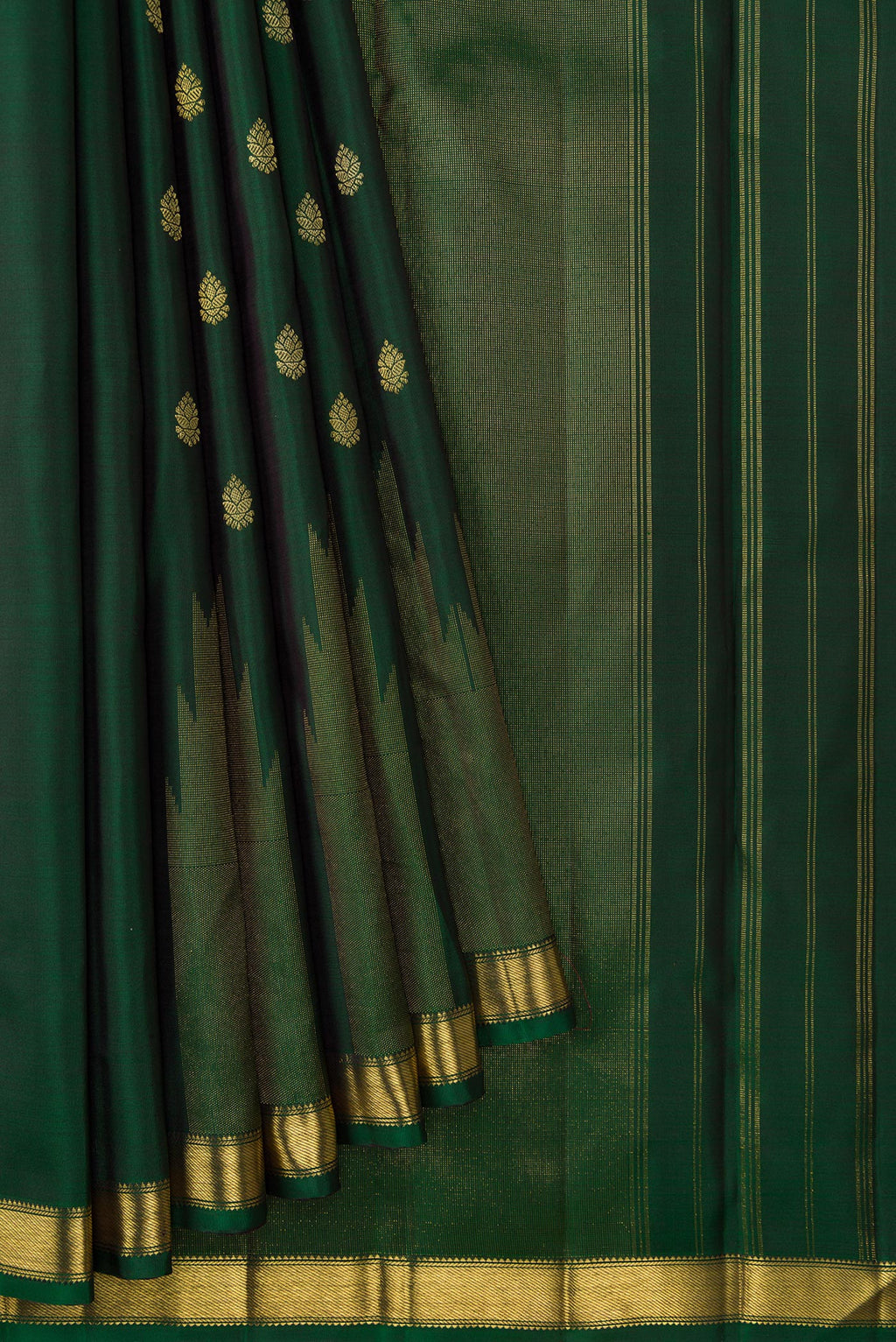Pleats and pallu of Green Dual Tone Kanchipuram Silk Saree with Zari Butta on the body and Zari Border. 