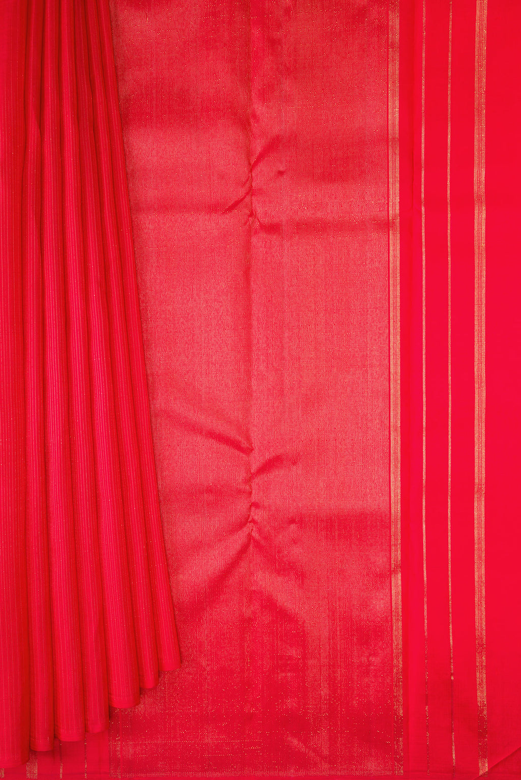 Pleats and pallu of Red Dual Tone Kanjivaram Silk Saree with Stripes on the body and Without Border. 