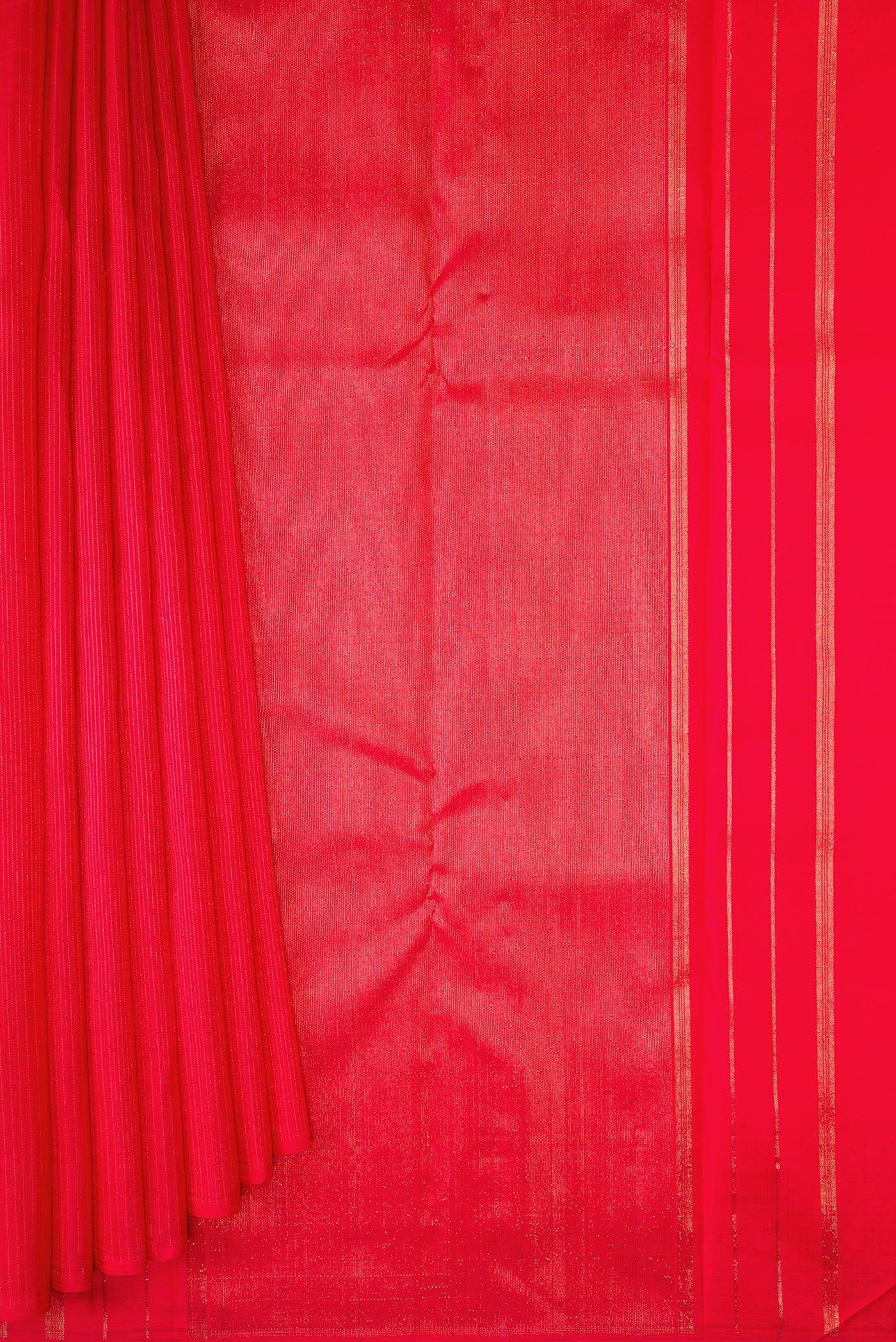 Pleats and pallu of Red Dual Tone Kanjivaram Silk Saree with Stripes on the body and Without Border. 