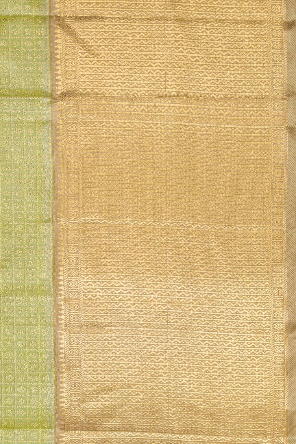 Border image of Pure Silk Pure Zari Green Dual Tone Kanjivaram Saree with Zari Brocade on the body and Zari Border. 