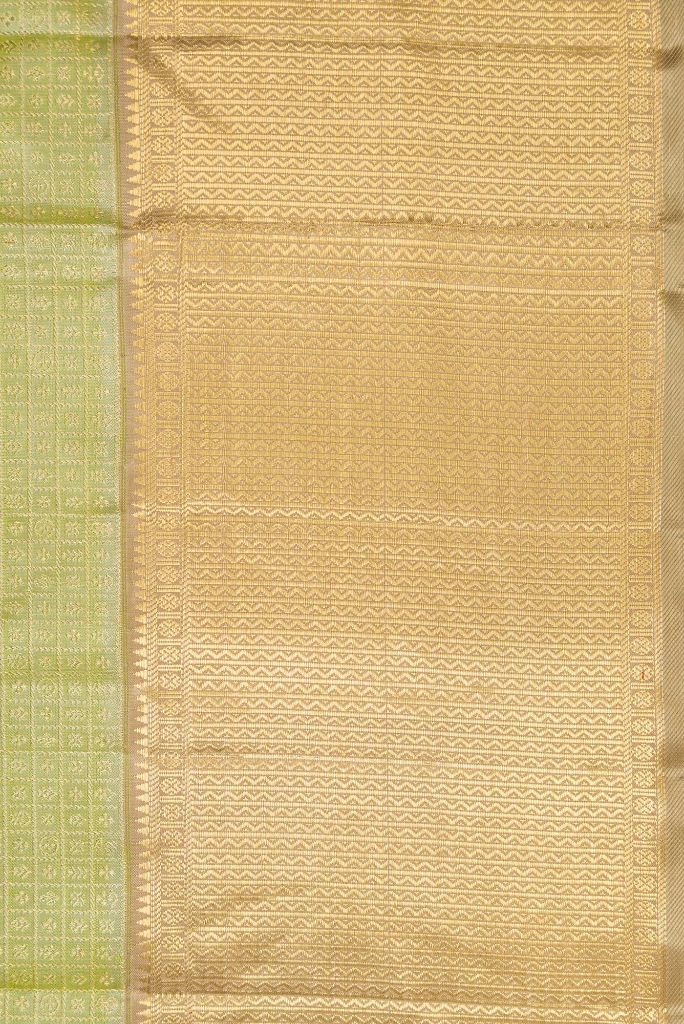 Border image of Pure Silk Pure Zari Green Dual Tone Kanjivaram Saree with Zari Brocade on the body and Zari Border. 