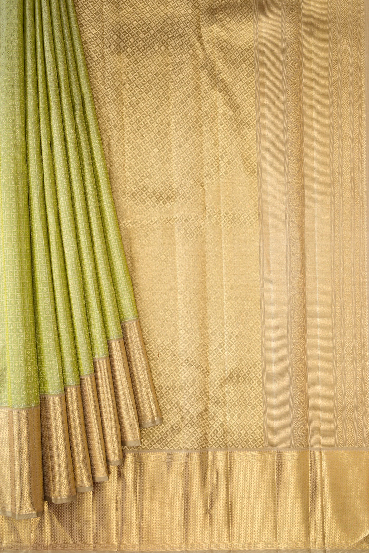 Pleats and pallu of Pure Silk Pure Zari Green Dual Tone Kanjivaram Saree with Zari Brocade on the body and Zari Border. 