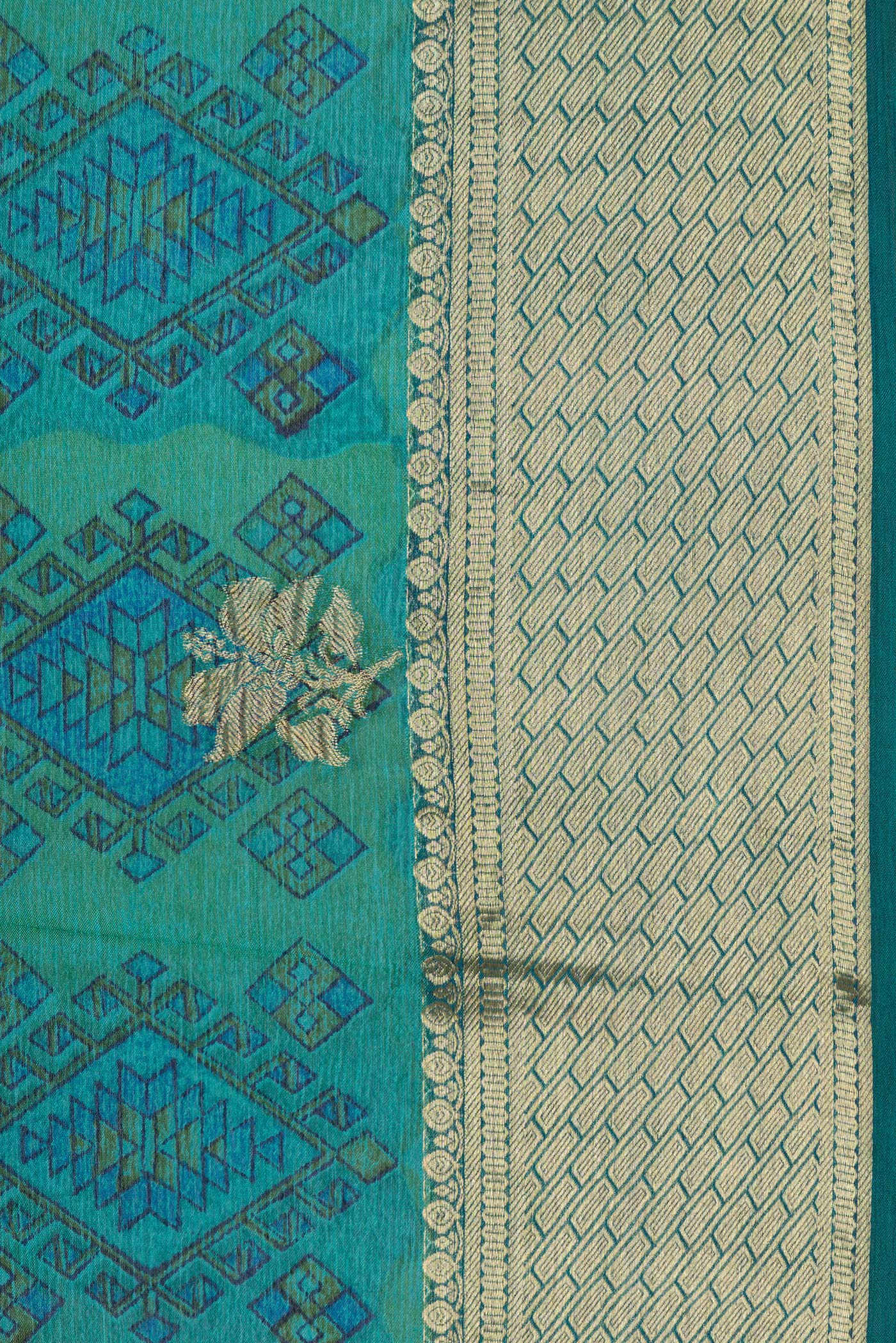 Border image of Peacock Blue Dual Tone Crepe Saree with Printed design on the body and Zari Border. 