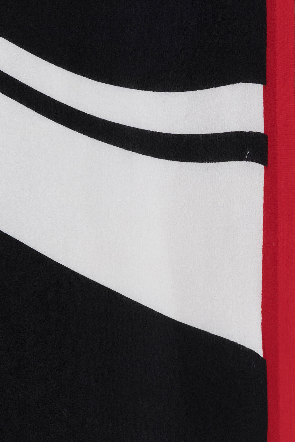 Border image of Black Dual Tone Mysore Crepe Saree with Printed design on the body and Plain Border. 