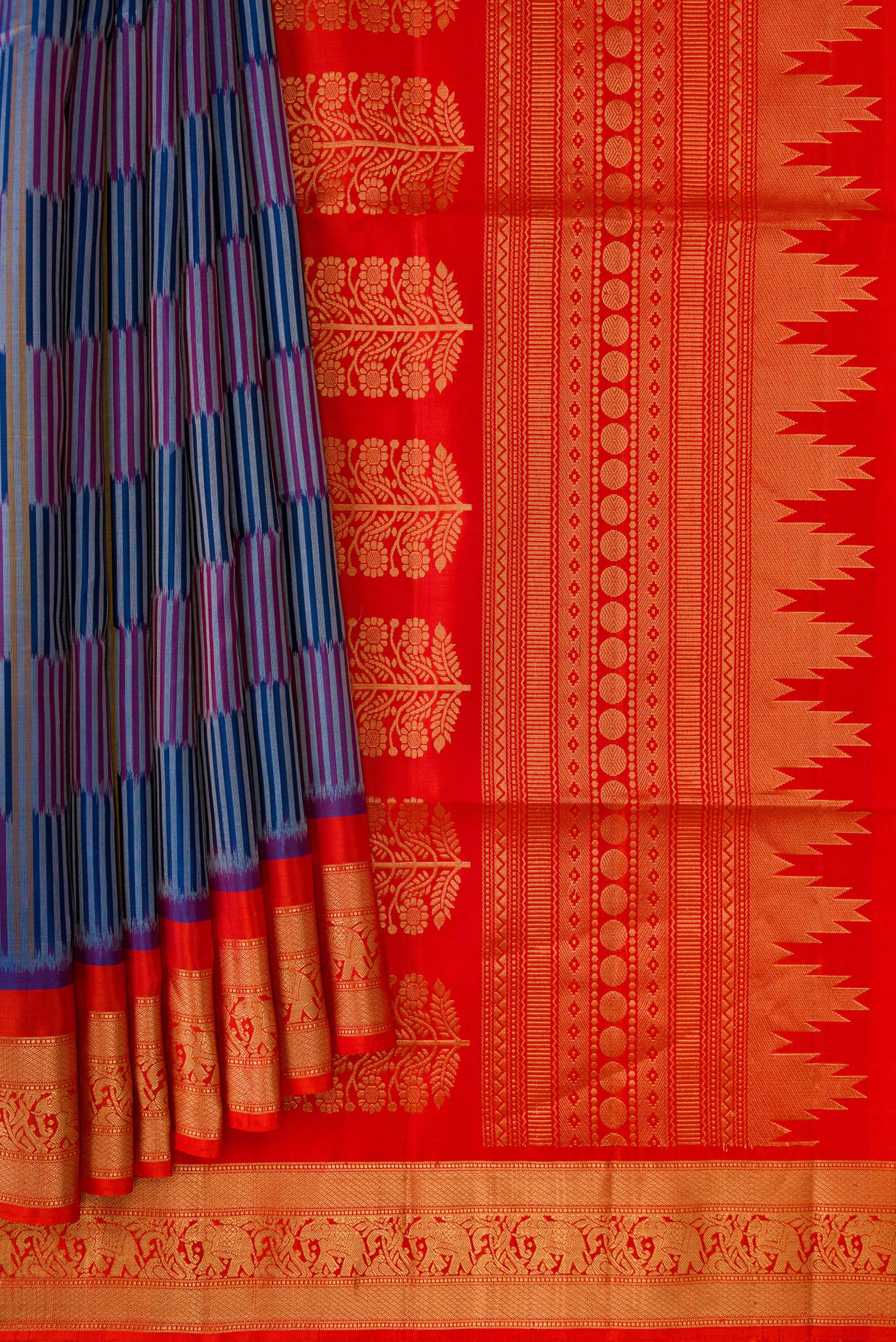 Pleats and pallu of Royal Blue Dual Tone Soft Silk Saree with Checked design on the body and Zari Border. 