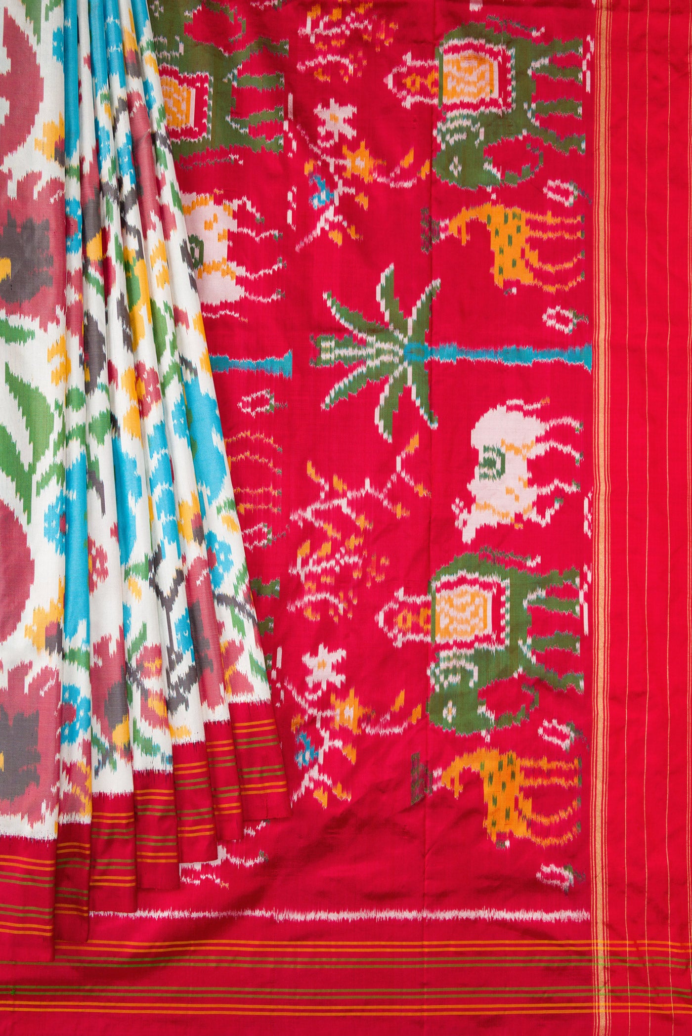 Pleats and pallu of White Dual Tone Double Ikat Saree with Ikat Print on the body and Thread Border. 