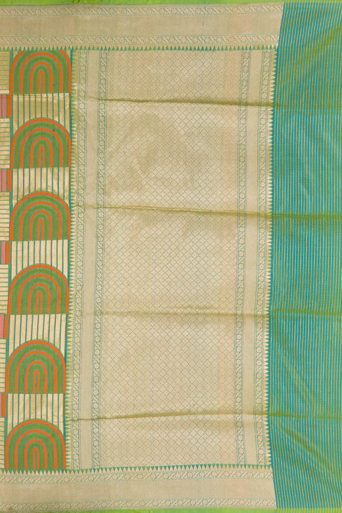 Close up image of the pallu of Green Dual Tone Banarasi Silk Saree with Zari Brocade on the body and Zari Border. 