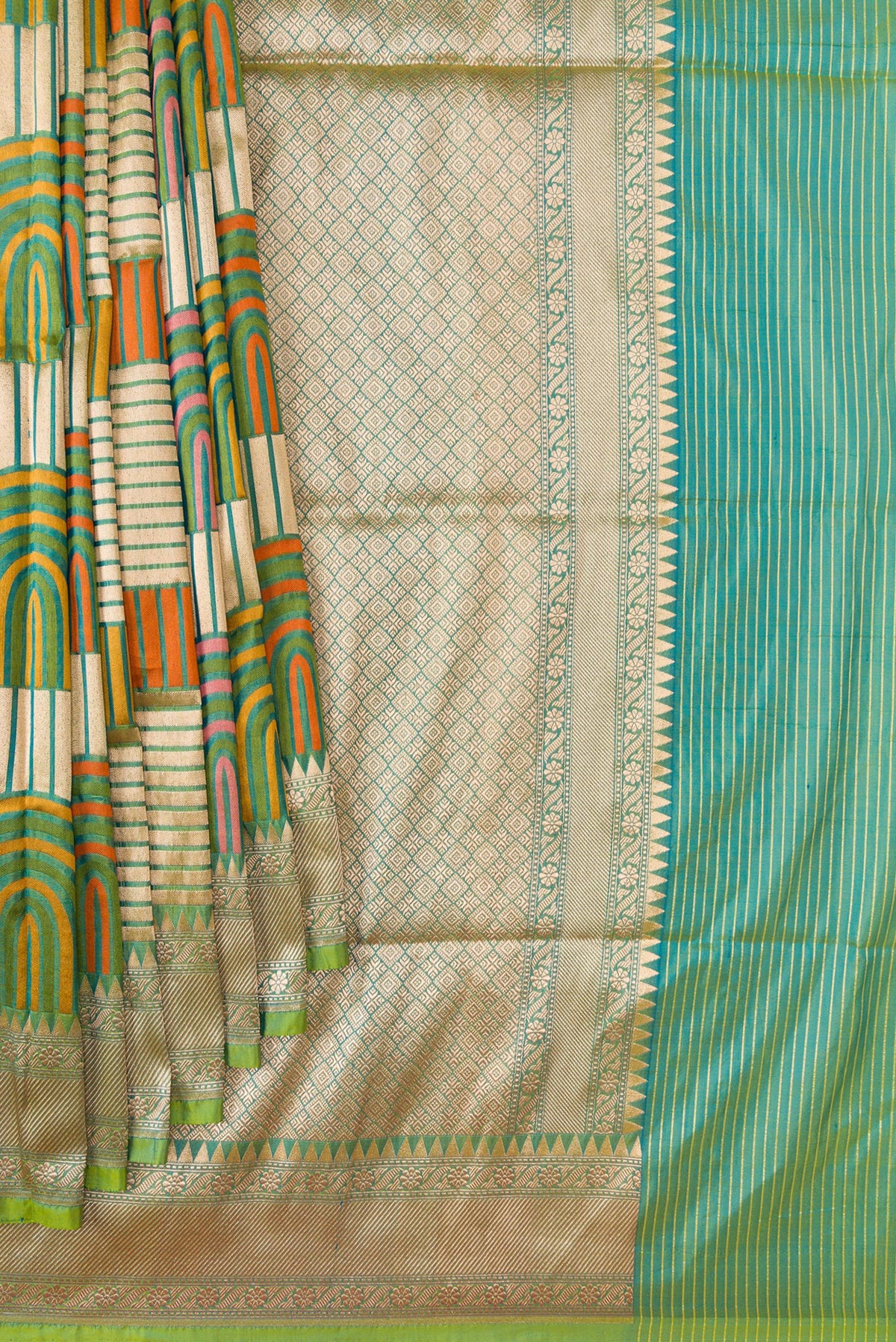 Pleats and pallu of Green Dual Tone Banarasi Silk Saree with Zari Brocade on the body and Zari Border. 