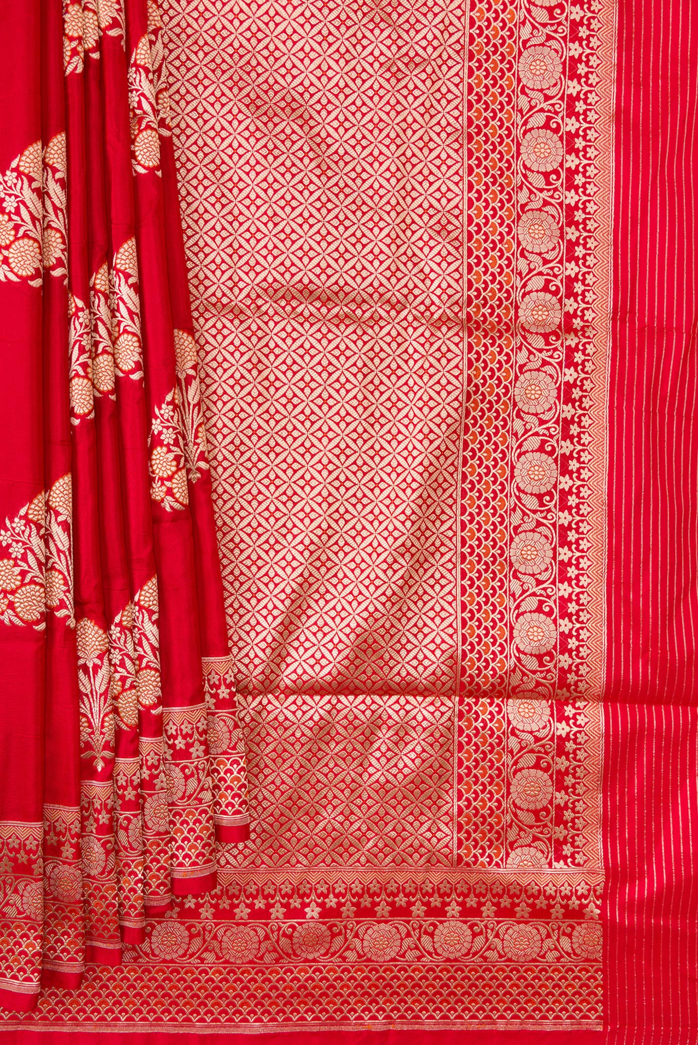 Pleats and pallu of Red Dual Tone Banarasi Silk Saree with Zari And Thread Butta on the body and Zari Border. 
