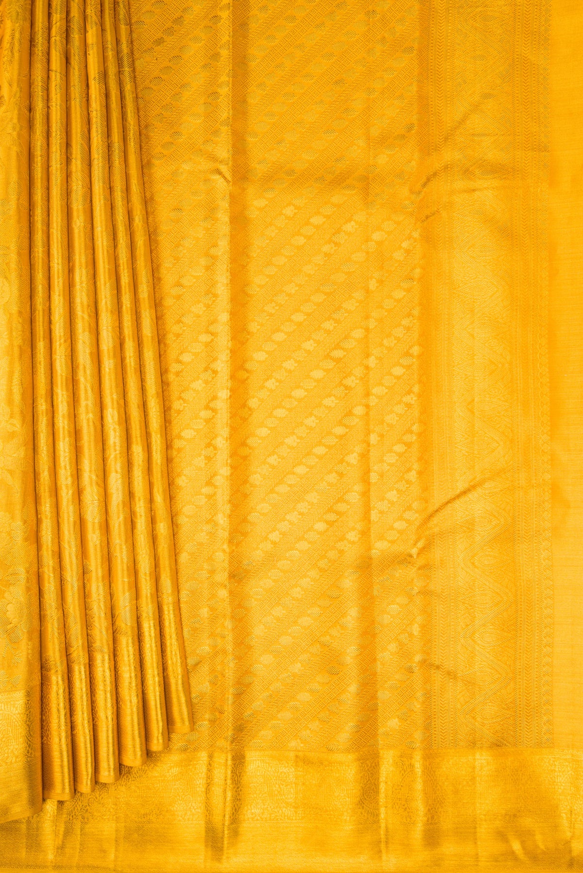 Pleats and pallu of Gold Dual Tone Kanchipuram Tissue Silk Saree with Zari Brocade on the body and Zari Border. 