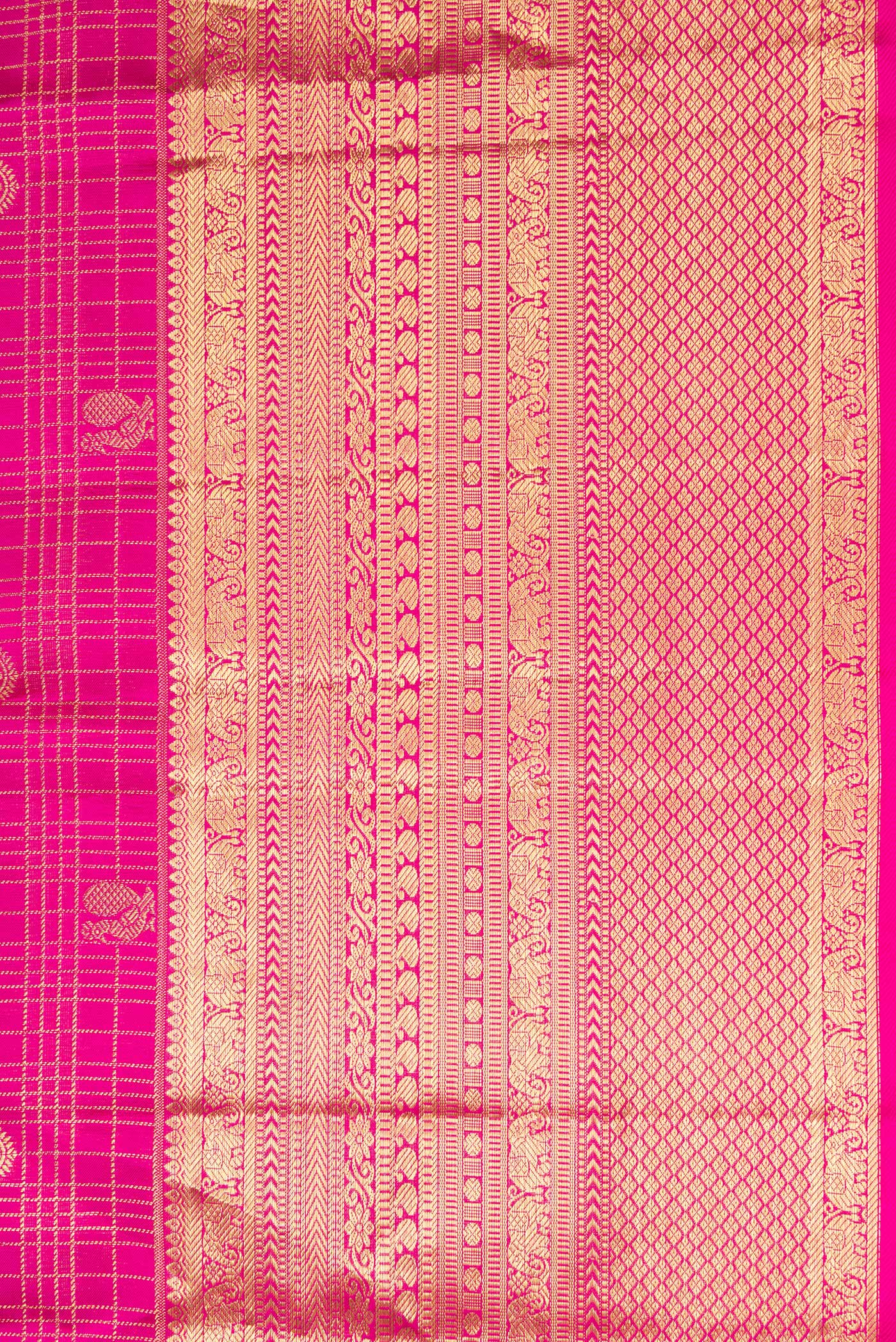 Border image of Pink Dual Tone Kanjivaram Silk Saree with Checked design on the body and Zari Border. 