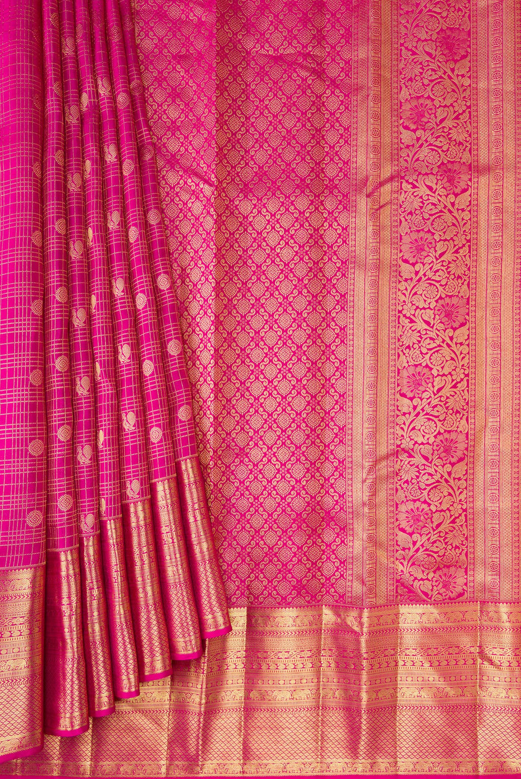 Pleats and pallu of Pink Dual Tone Kanjivaram Silk Saree with Checked design on the body and Zari Border. 