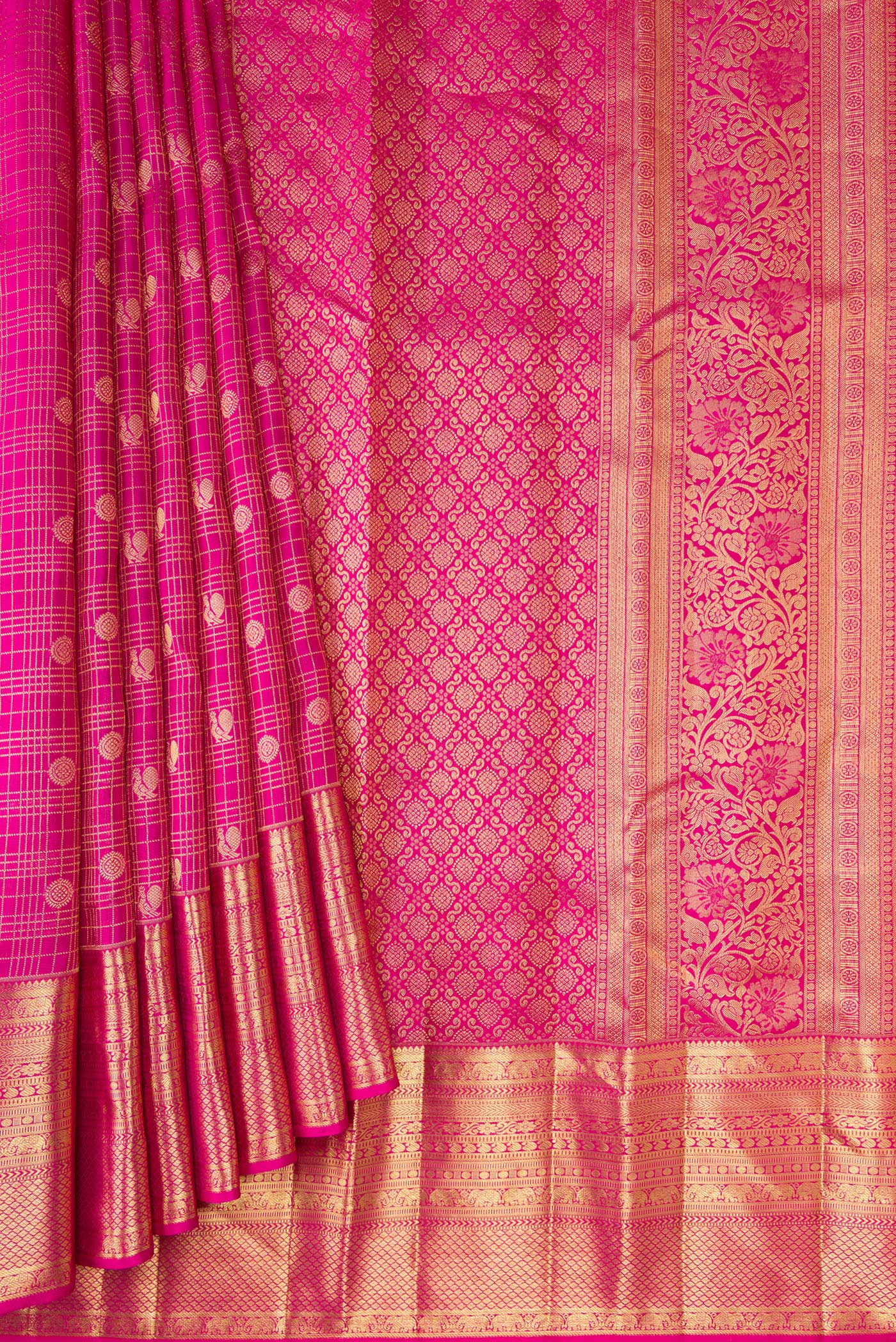 Pleats and pallu of Pink Dual Tone Kanjivaram Silk Saree with Checked design on the body and Zari Border. 