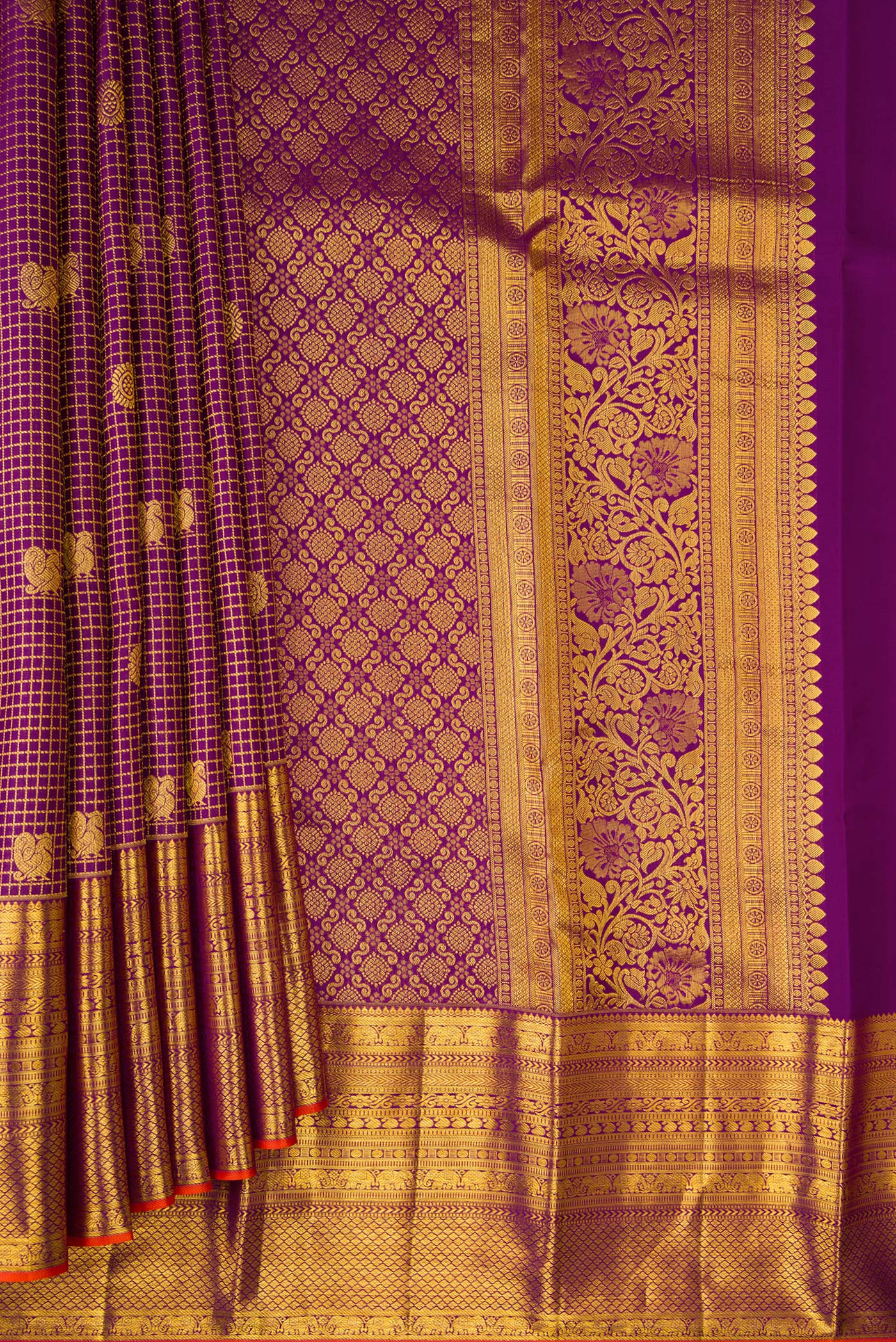 Pleats and pallu of Violet Dual Tone Kanjivaram Silk Saree with Checked design on the body and Zari Border. 