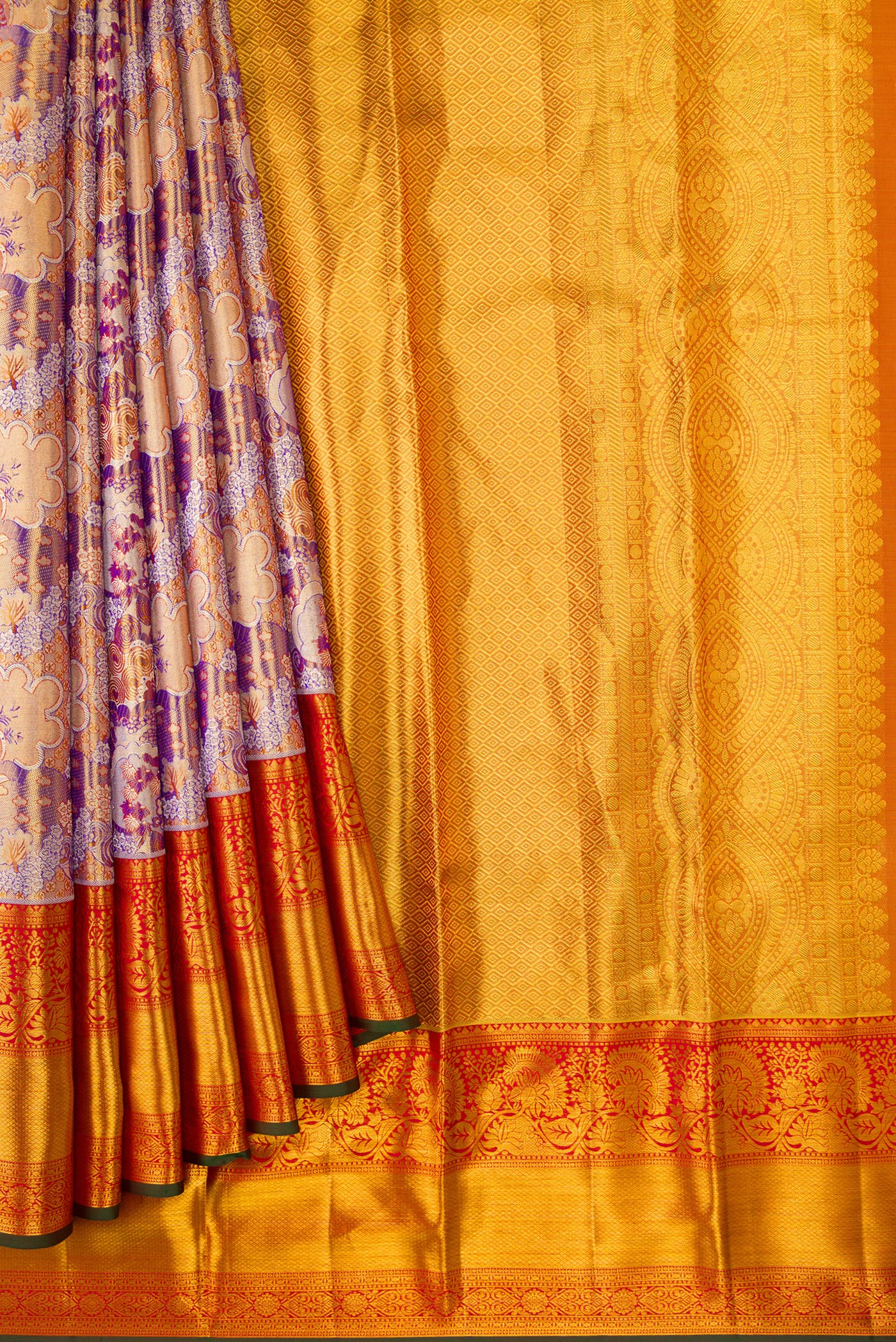 Pleats and pallu of Lavender Dual Tone Kanjivaram Tissue Silk Saree with Zari Brocade on the body and Zari Border. 