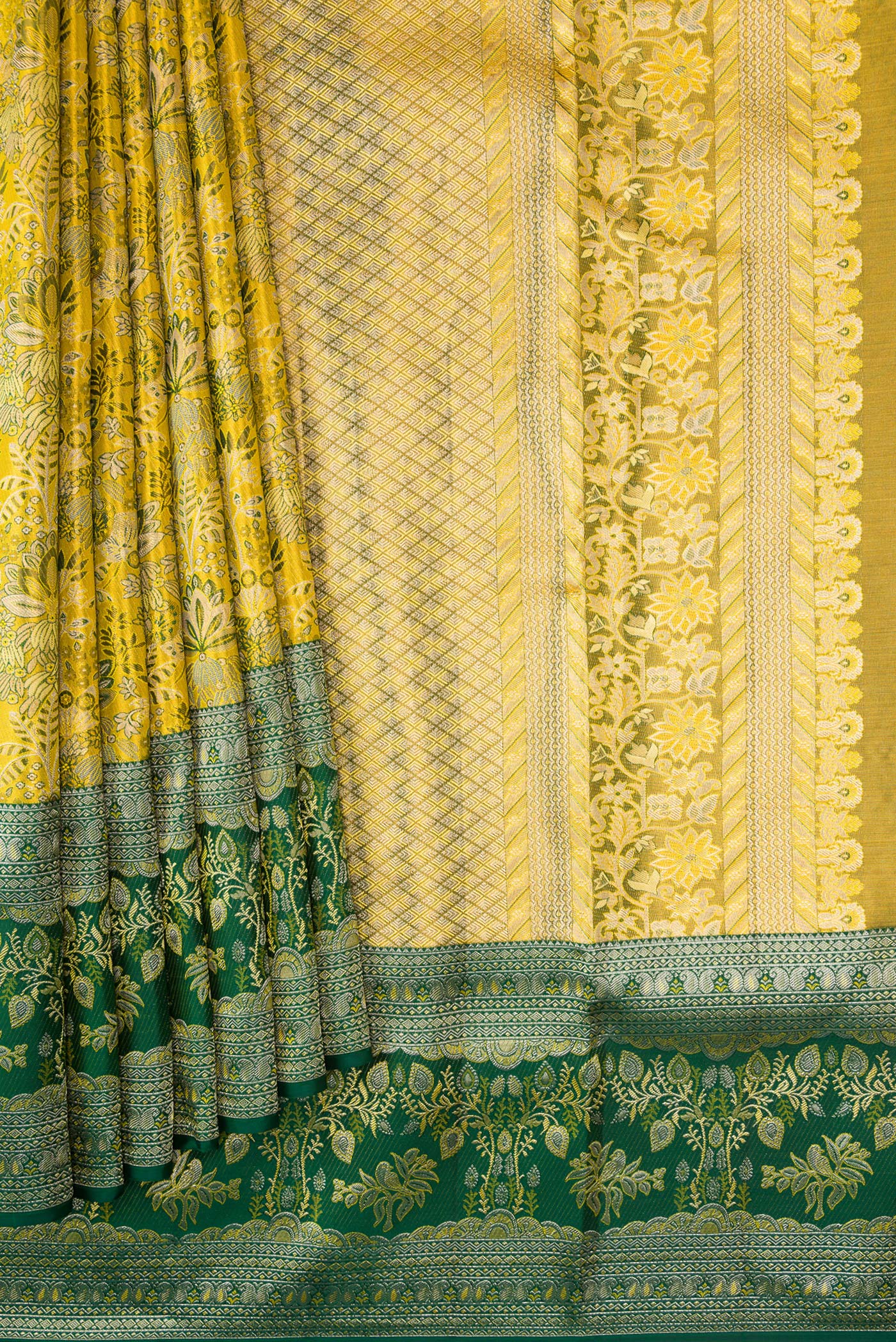 Pleats and pallu of Green Dual Tone Kanjivaram Tissue Silk Saree with Zari Brocade on the body and Zari Border. 