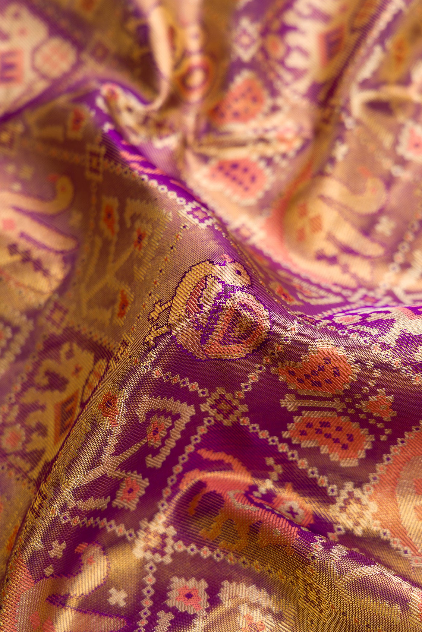 Close up of Lavender Dual Tone Kanjivaram Tissue Silk Saree with Zari Brocade on the body and Zari Border.  displaying folds