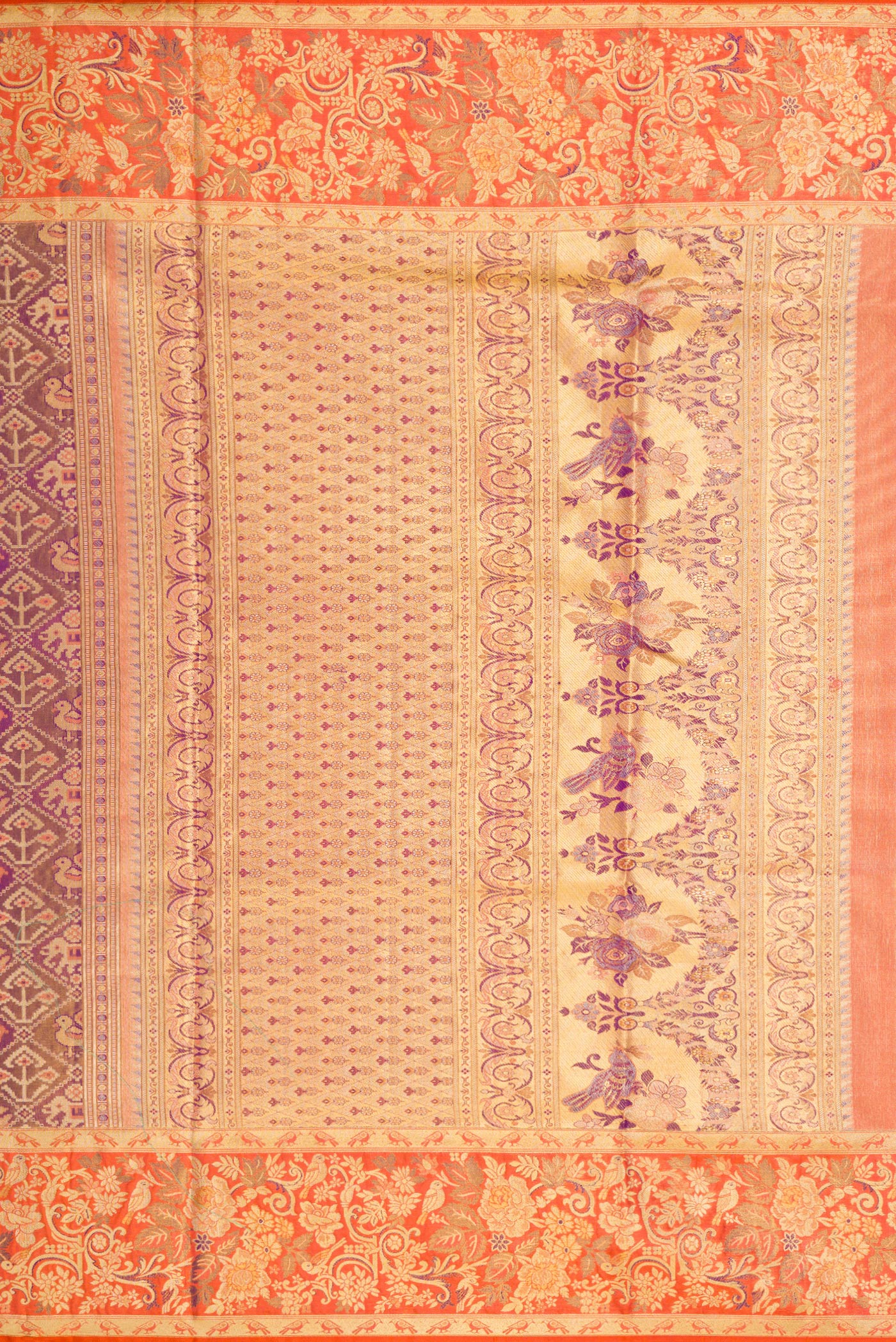 Close up image of the pallu of Lavender Dual Tone Kanjivaram Tissue Silk Saree with Zari Brocade on the body and Zari Border. 