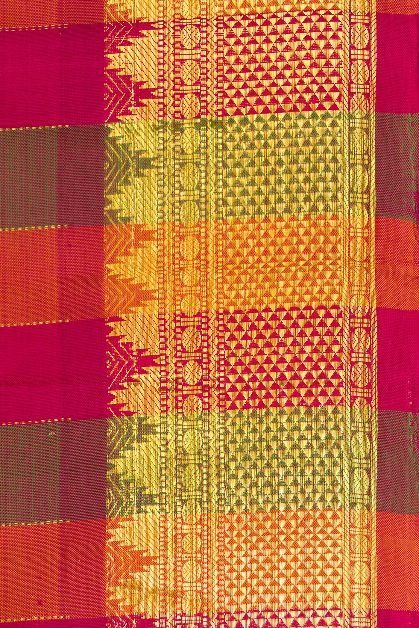 Border image of Pure Silk Pure Zari Maroon, Bottle Green and Musturd Color Kanchipuram Nine Yards Saree with Checked design on the body and Zari Border. 