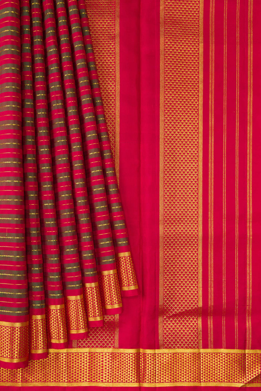 Pleats and pallu of Maroon Dual Tone Kanchipuram Silk Nine Yards Saree with Stripes on the body and Zari Border. 