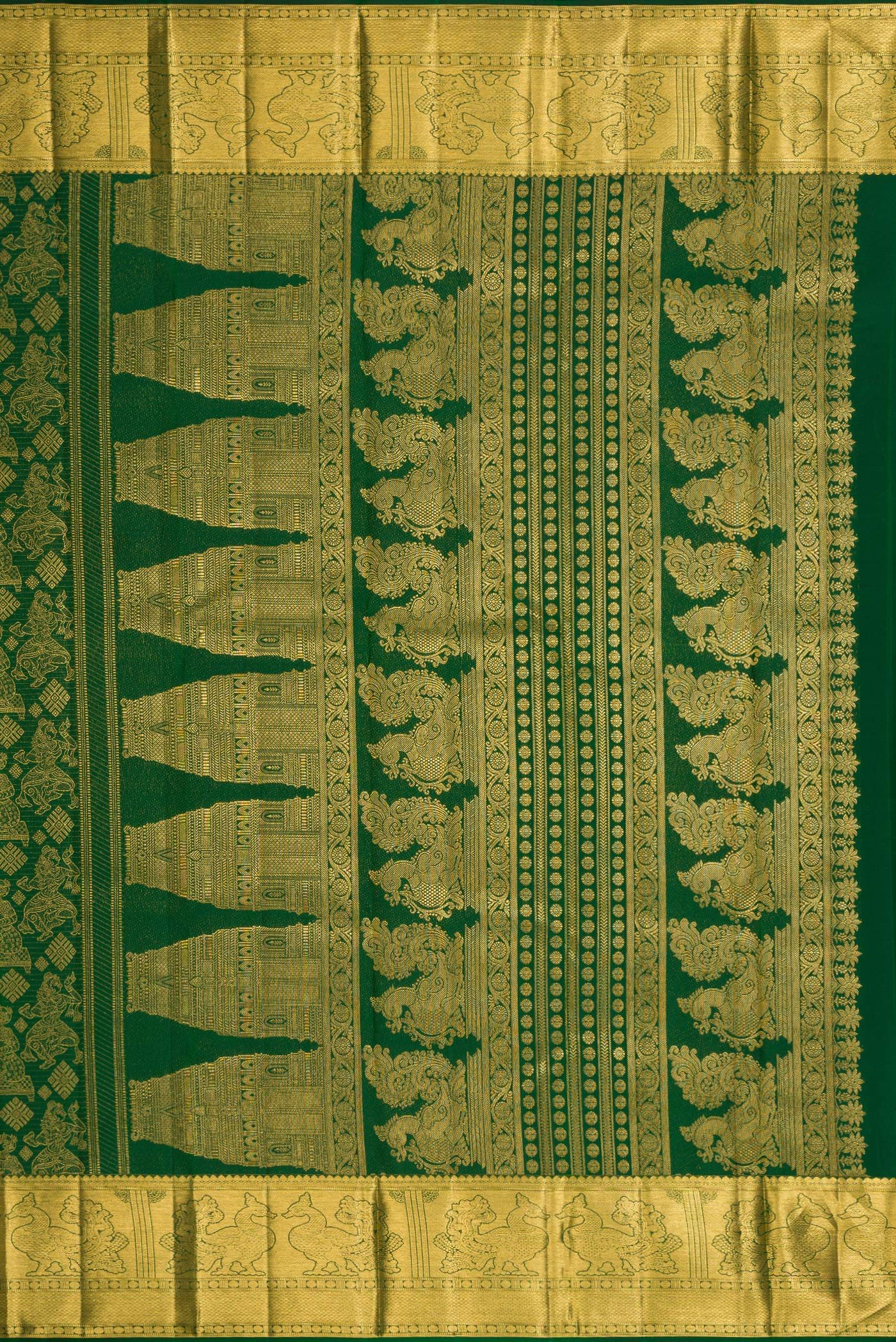 Close up image of the pallu of Green Dual Tone Kanchipuram Silk Saree with Zari Butta on the body and Zari Border. 