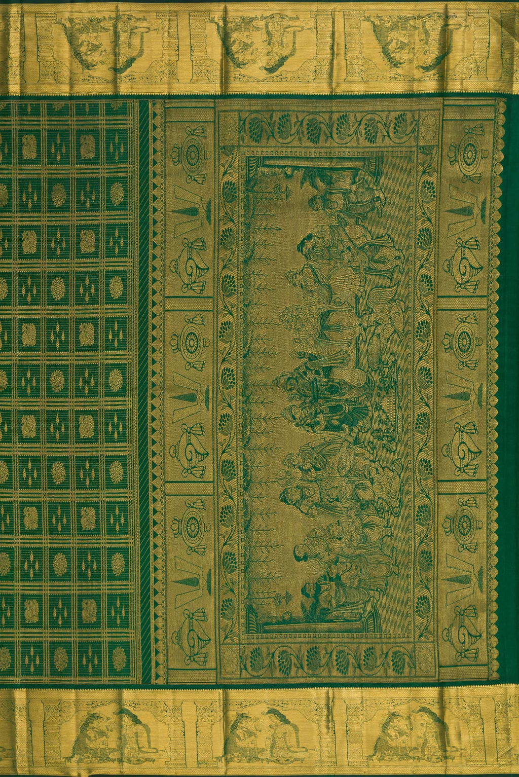 Close up image of the pallu of Bottle Green Kanchipuram Silk Saree with Zari Brocade on the body and Zari Border. 
