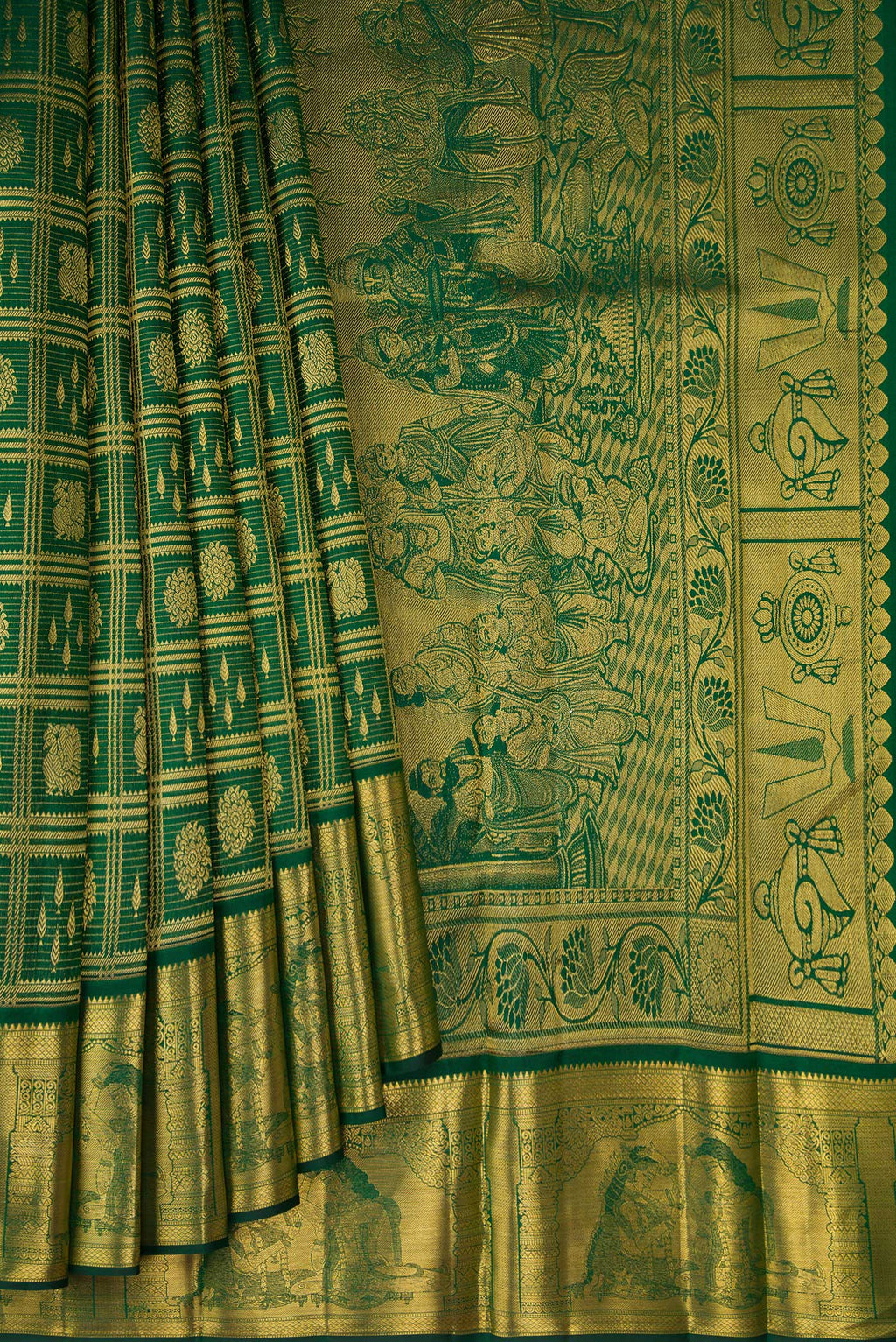 Pleats and pallu of Bottle Green Kanchipuram Silk Saree with Zari Brocade on the body and Zari Border. 
