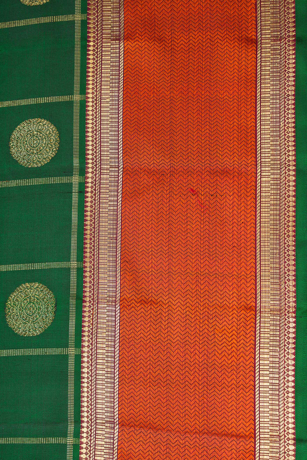 Border image of Pure Silk Pure Zari Bottle Green Dual Tone Kanjivaram Saree with Checked design on the body and Zari And Thread Border. 