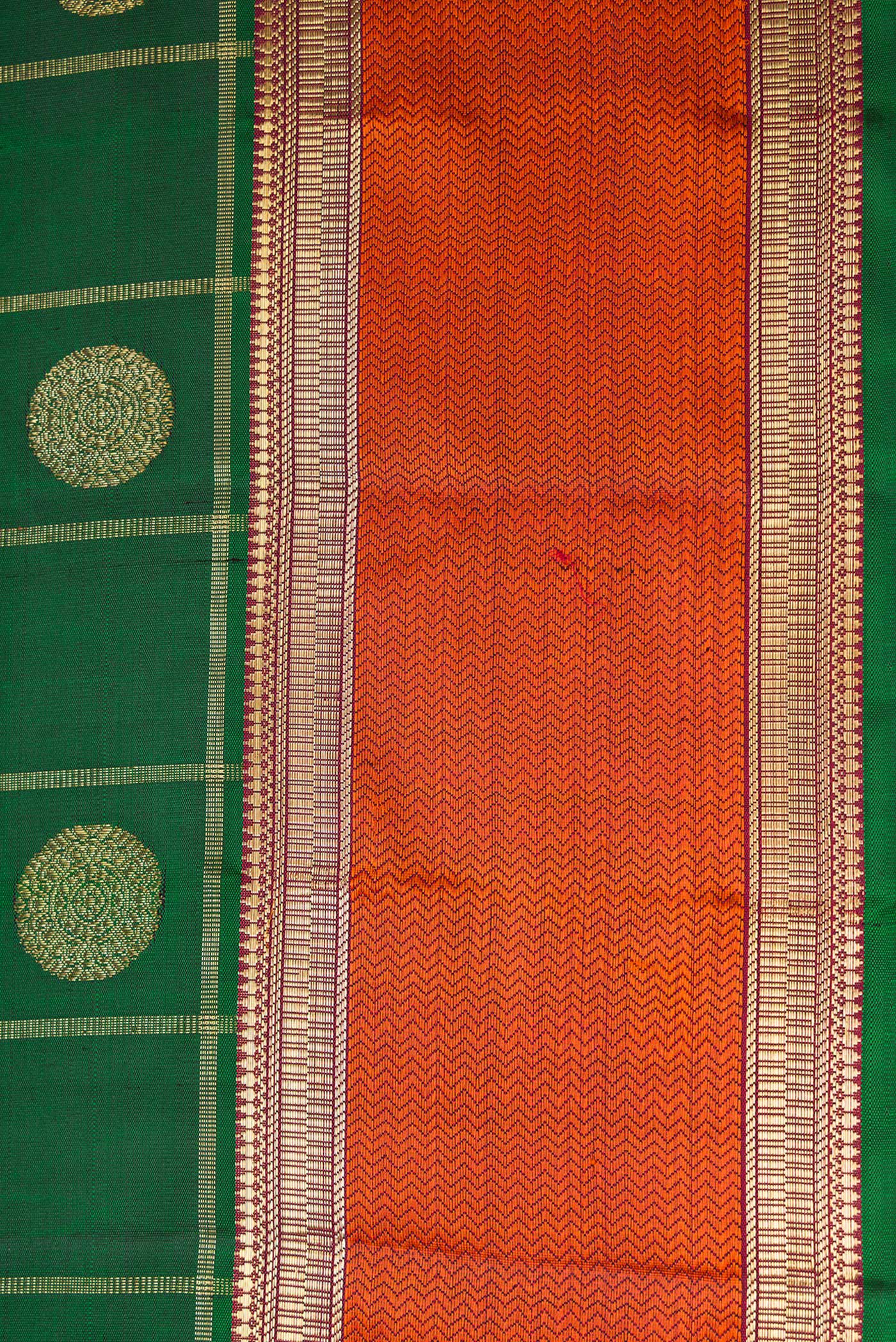 Border image of Pure Silk Pure Zari Bottle Green Dual Tone Kanjivaram Saree with Checked design on the body and Zari And Thread Border. 