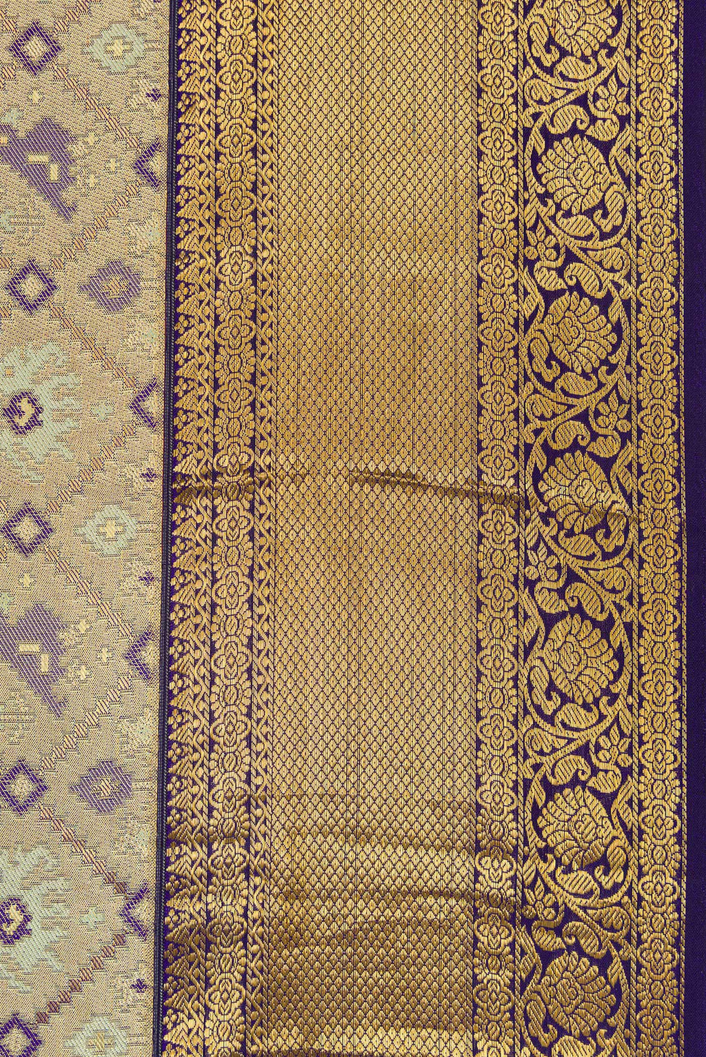 Border image of Gold Dual Tone Kanchipuram Tissue Silk Saree with Zari Brocade on the body and Zari Border. 