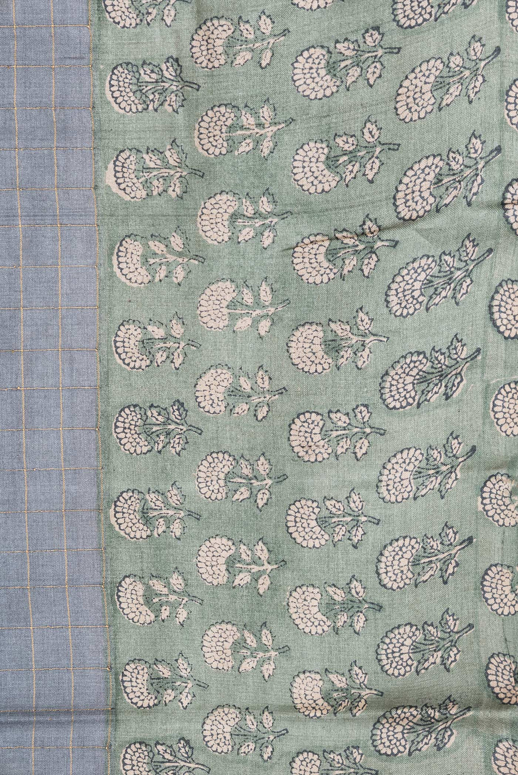 Border image of Grey Dual Tone Tussar Silk Saree with Checked design on the body and Printed Border. 