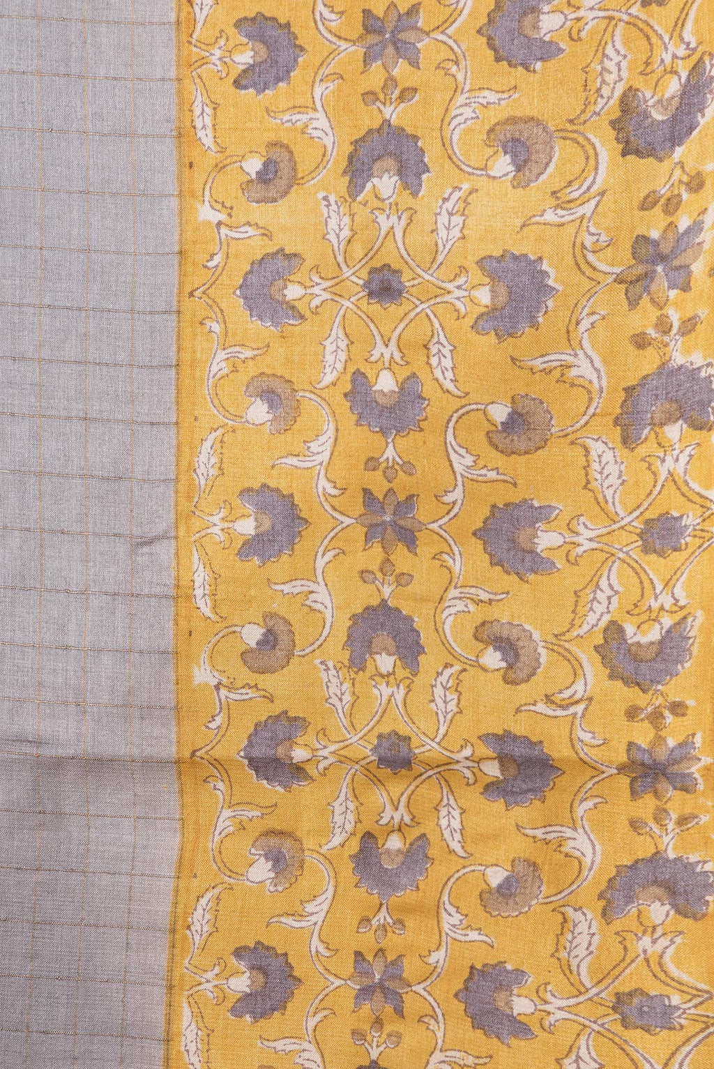 Border image of Grey Dual Tone Tussar Silk Saree with Checked design on the body and Printed Border. 