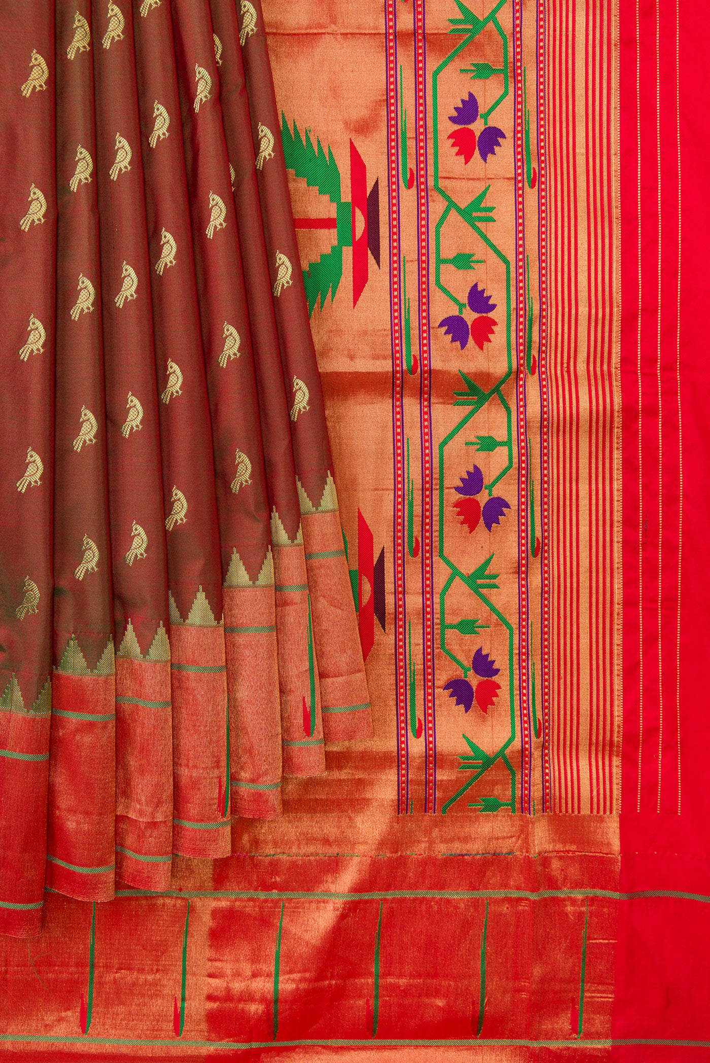 Pleats and pallu of Mehandi Green Dual Tone Paithani Silk Saree with Zari Butta on the body and Paithani Border. 