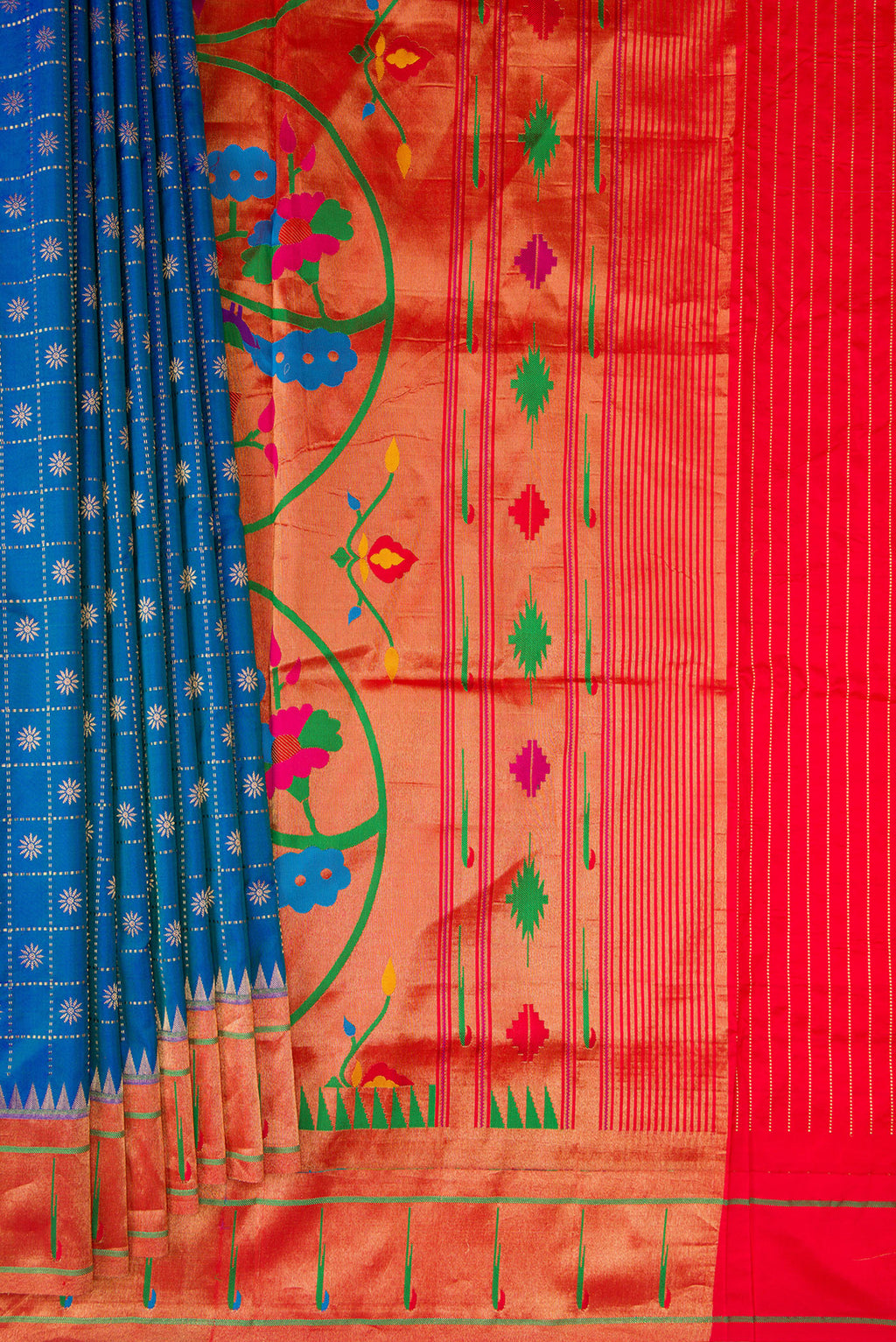 Pleats and pallu of Pure Silk Peacock Blue Dual Tone Paithani Saree with Checked design on the body and Paithani Border. 