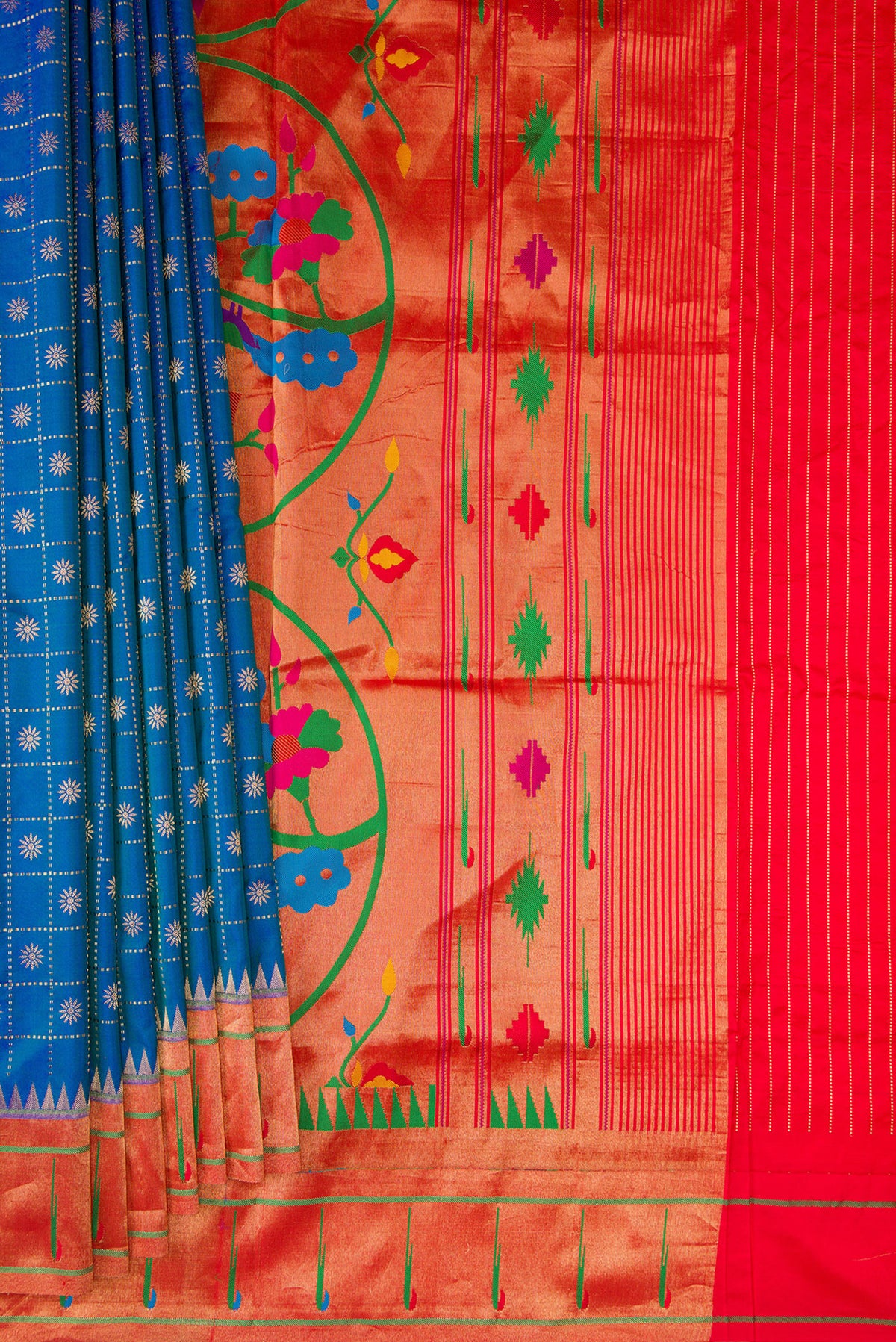 Pleats and pallu of Pure Silk Peacock Blue Dual Tone Paithani Saree with Checked design on the body and Paithani Border. 