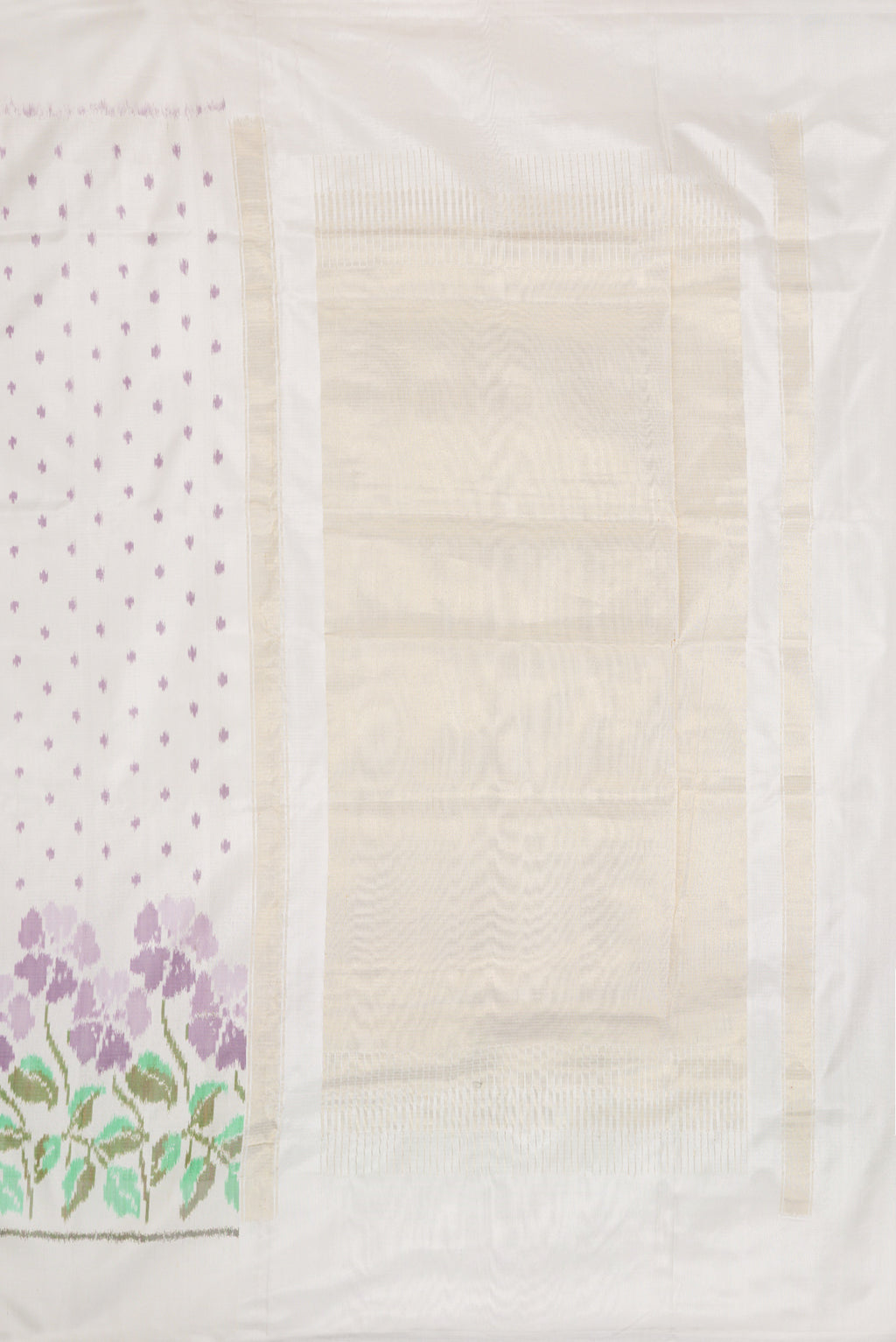 Close up image of the pallu of Off White Dual Tone Double Ikat Saree with Ikat Print on the body and Ikat Border. 