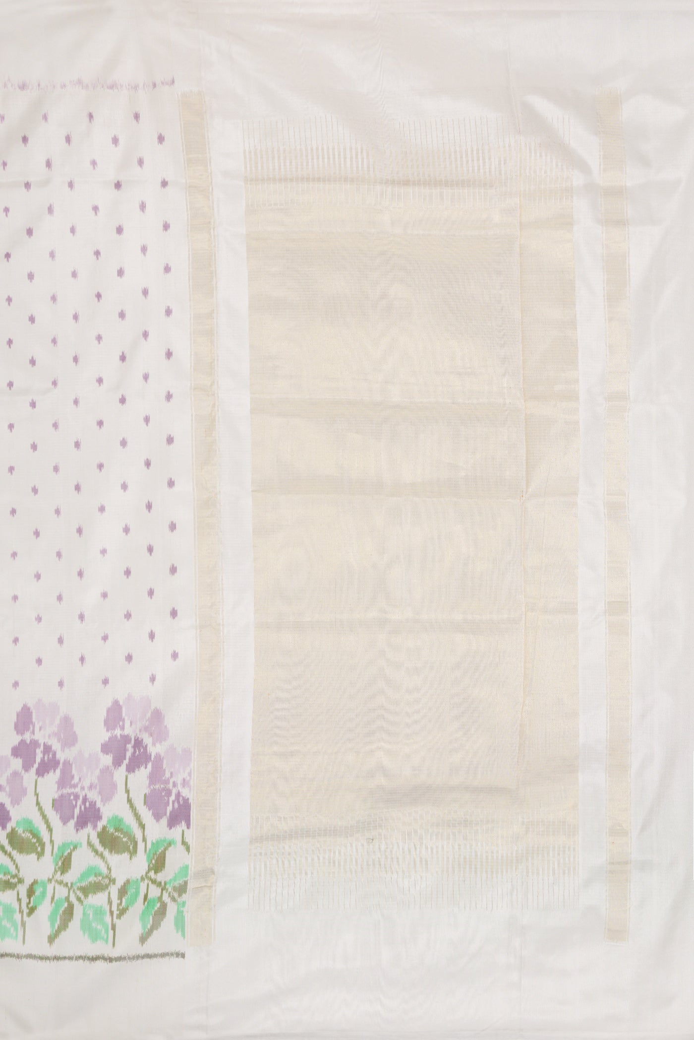 Close up image of the pallu of Off White Dual Tone Double Ikat Saree with Ikat Print on the body and Ikat Border. 