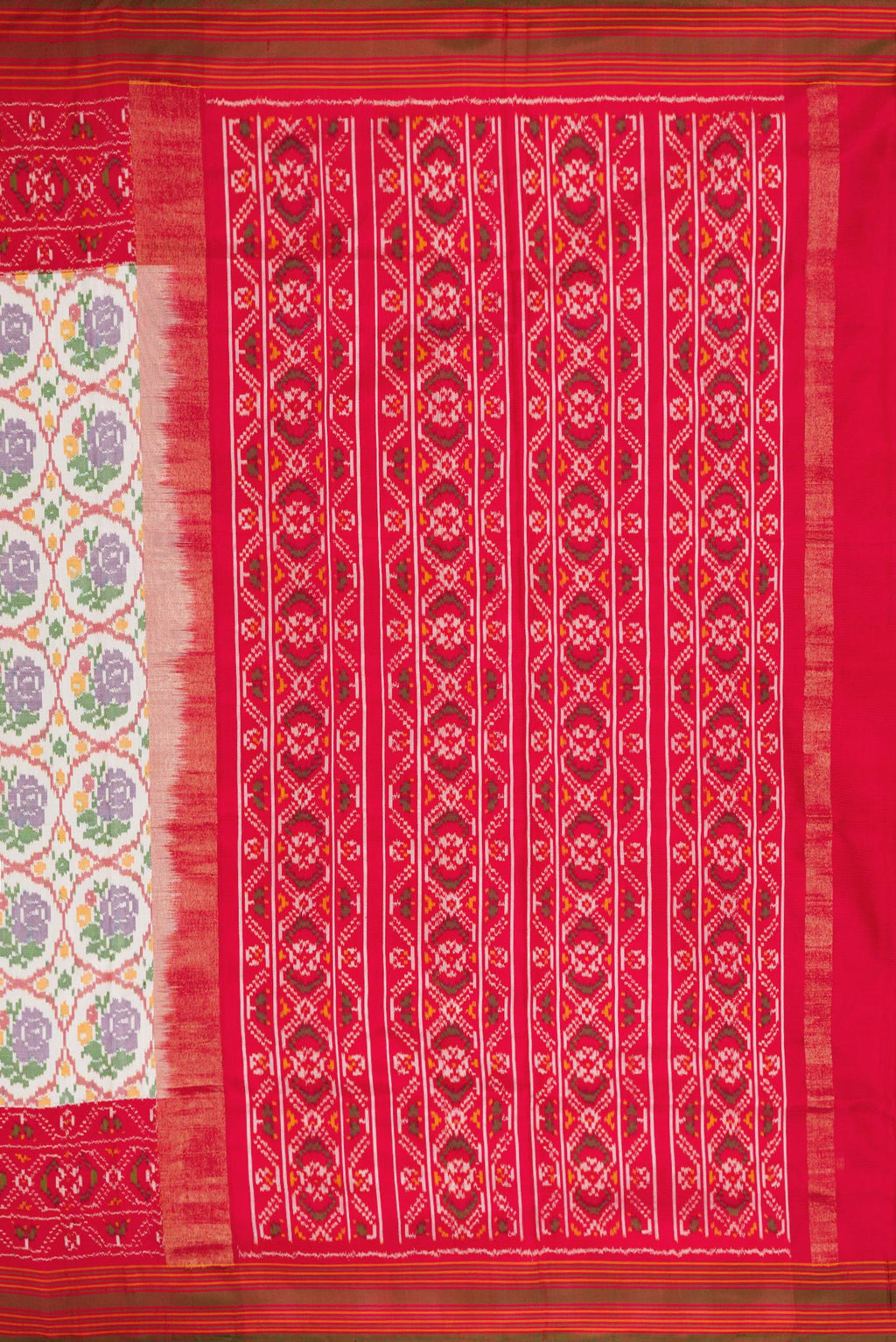 Close up image of the pallu of Off White Dual Tone Double Ikat Saree with Ikat Print on the body and Ikat Border. 