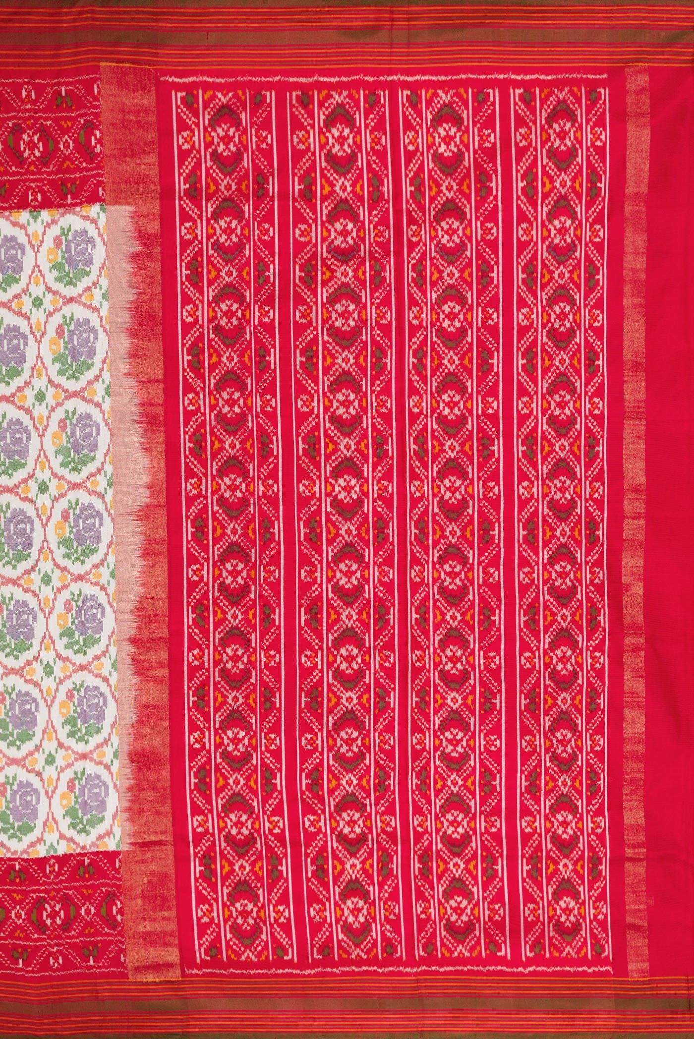 Close up image of the pallu of Off White Dual Tone Double Ikat Saree with Ikat Print on the body and Ikat Border. 