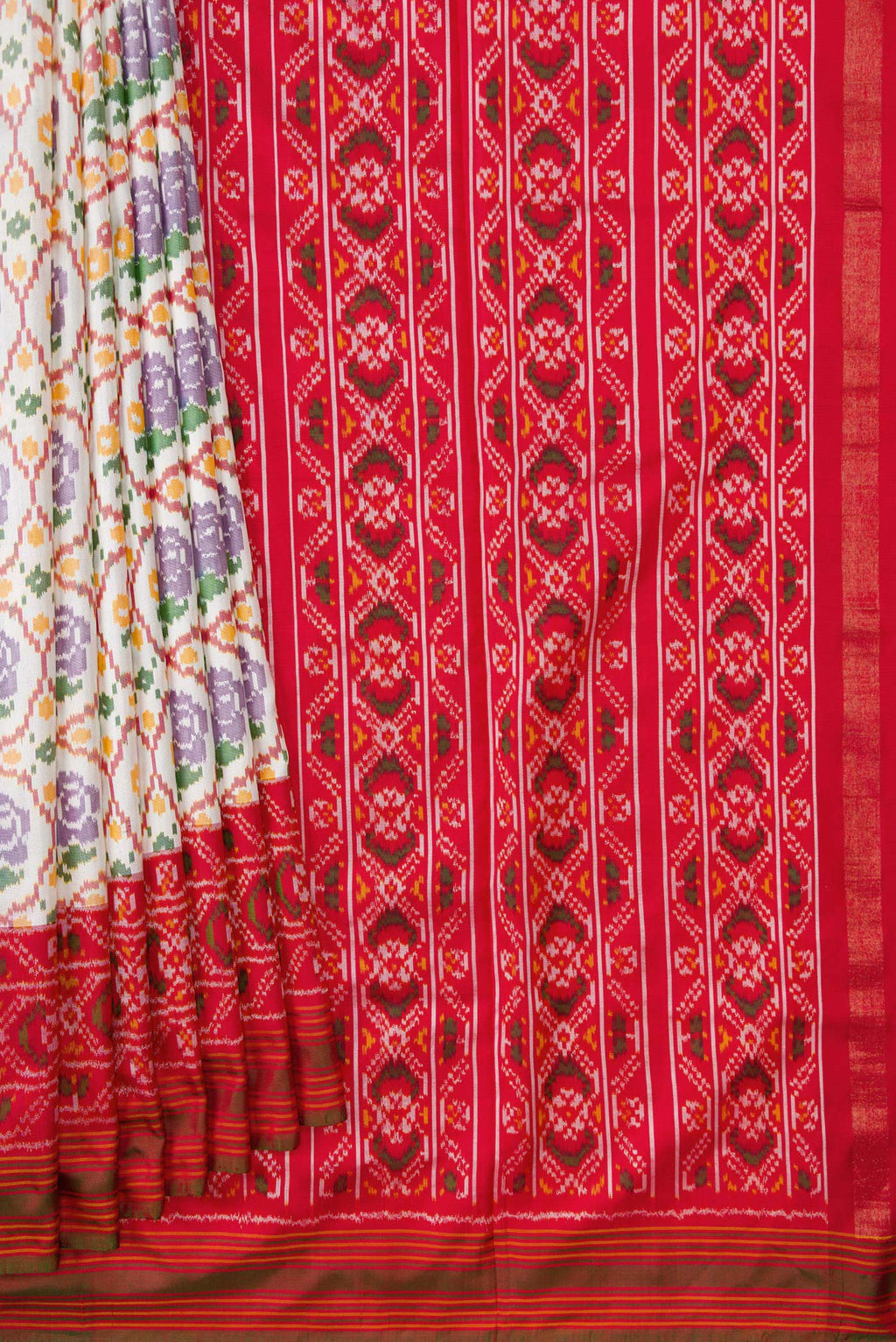 Pleats and pallu of Off White Dual Tone Double Ikat Saree with Ikat Print on the body and Ikat Border. 