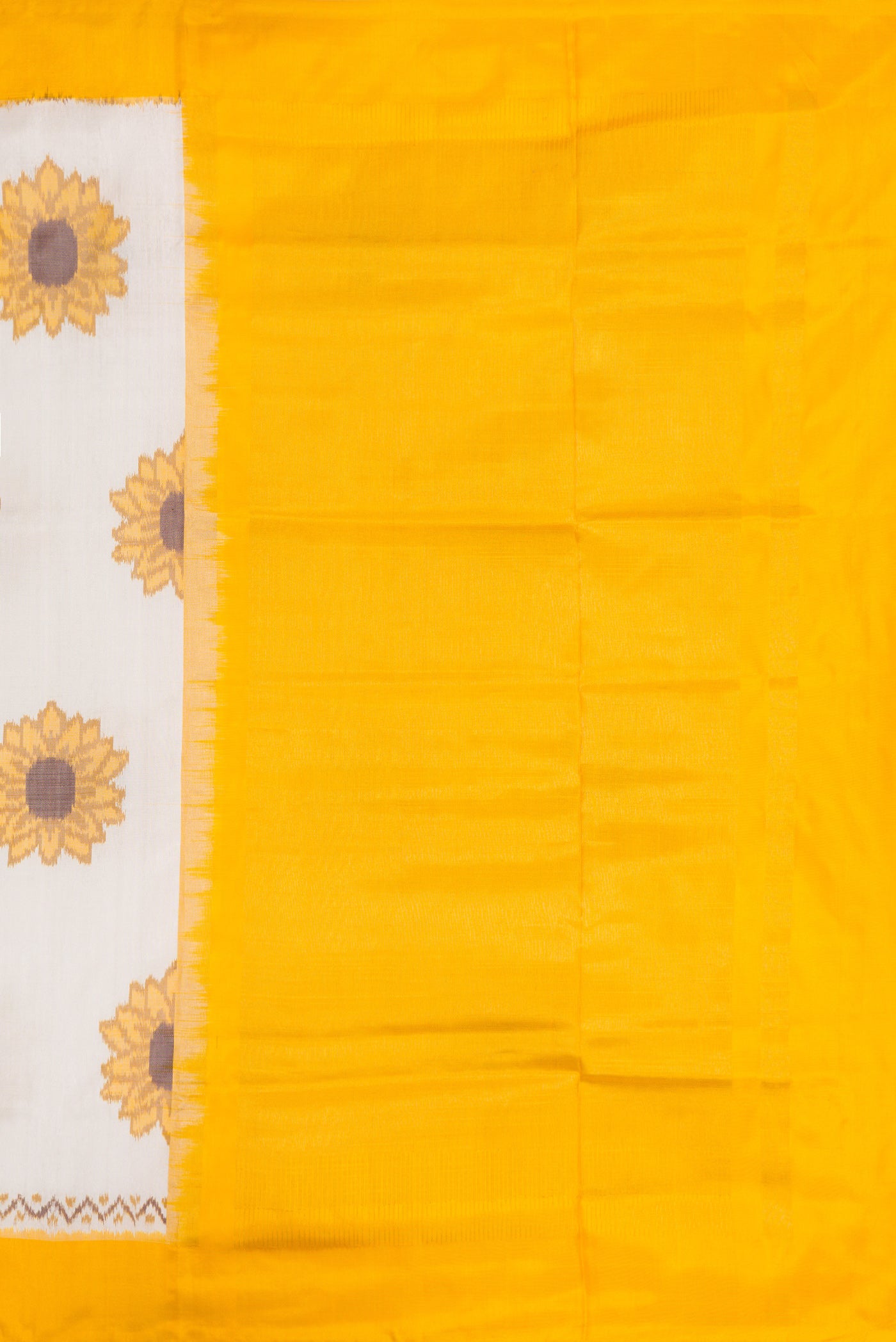 Close up image of the pallu of Off White Dual Tone Double Ikat Saree with Ikat Print on the body and Plain Border. 