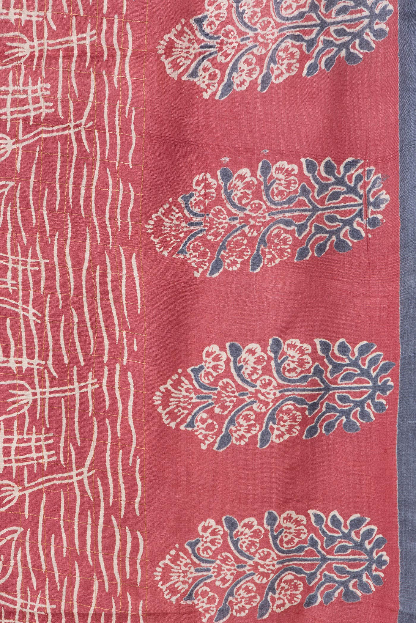 Border image of Pink Dual Tone Tussar Silk Saree with Checked design on the body and Printed Border. 