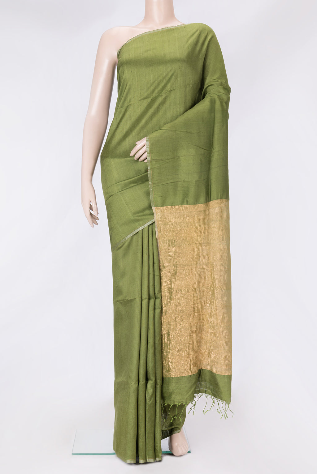 Green Dual Tone Raw Silk Saree with Plain Body and Thin Zari Line.  displayed on a mannequin